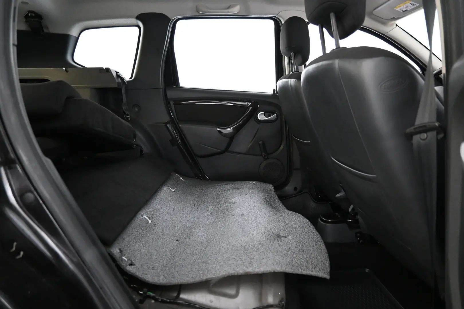 Car Image - FH0xSYGWIhjmWGdmv5fL2