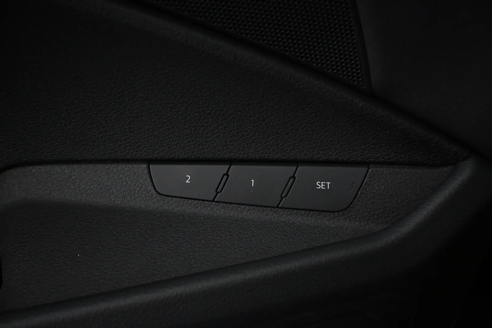 Car Image - HjPSb1CRE2NGx3o5aufVS