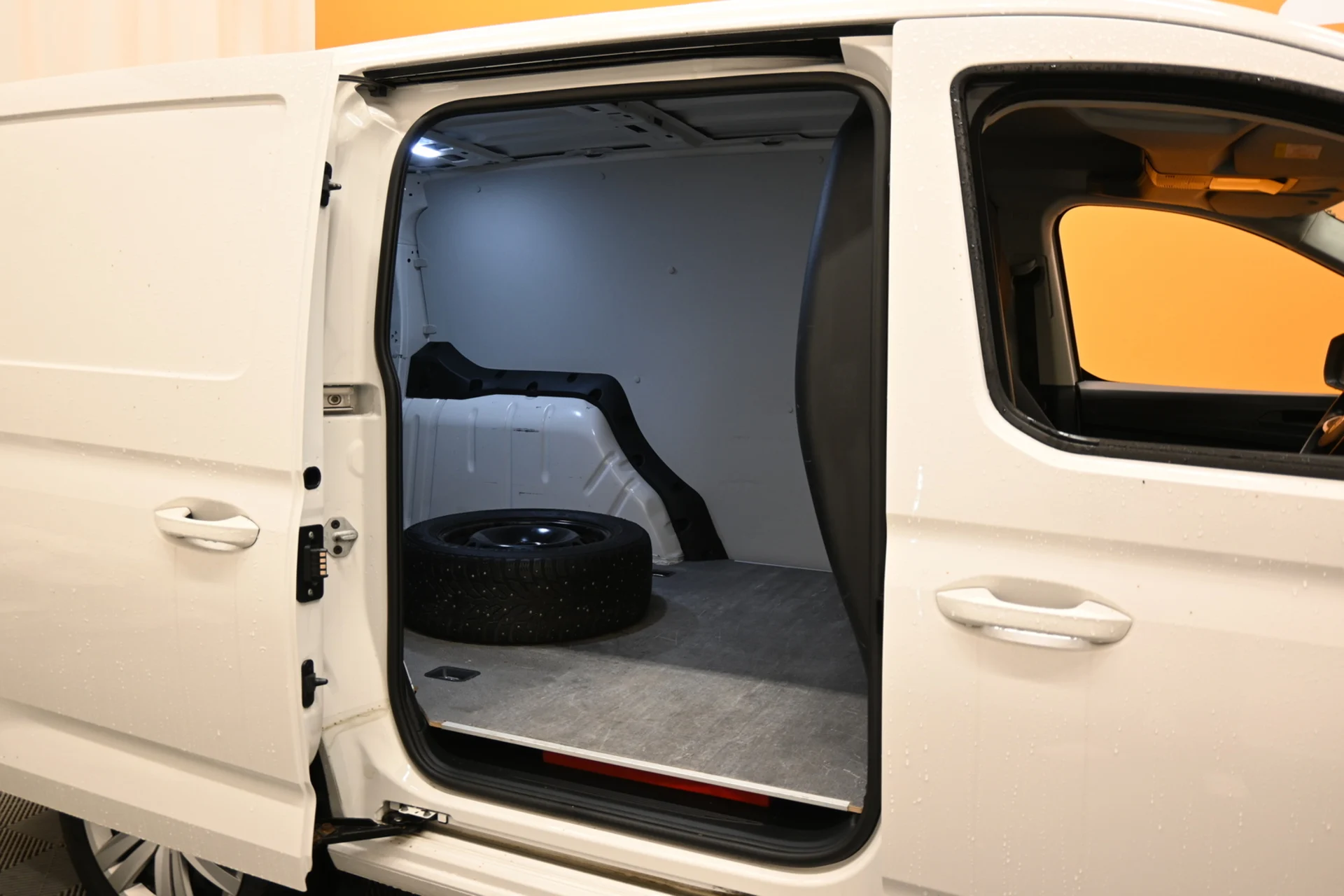 Car Image - 7zeitTk3RE76c5giil8nCU