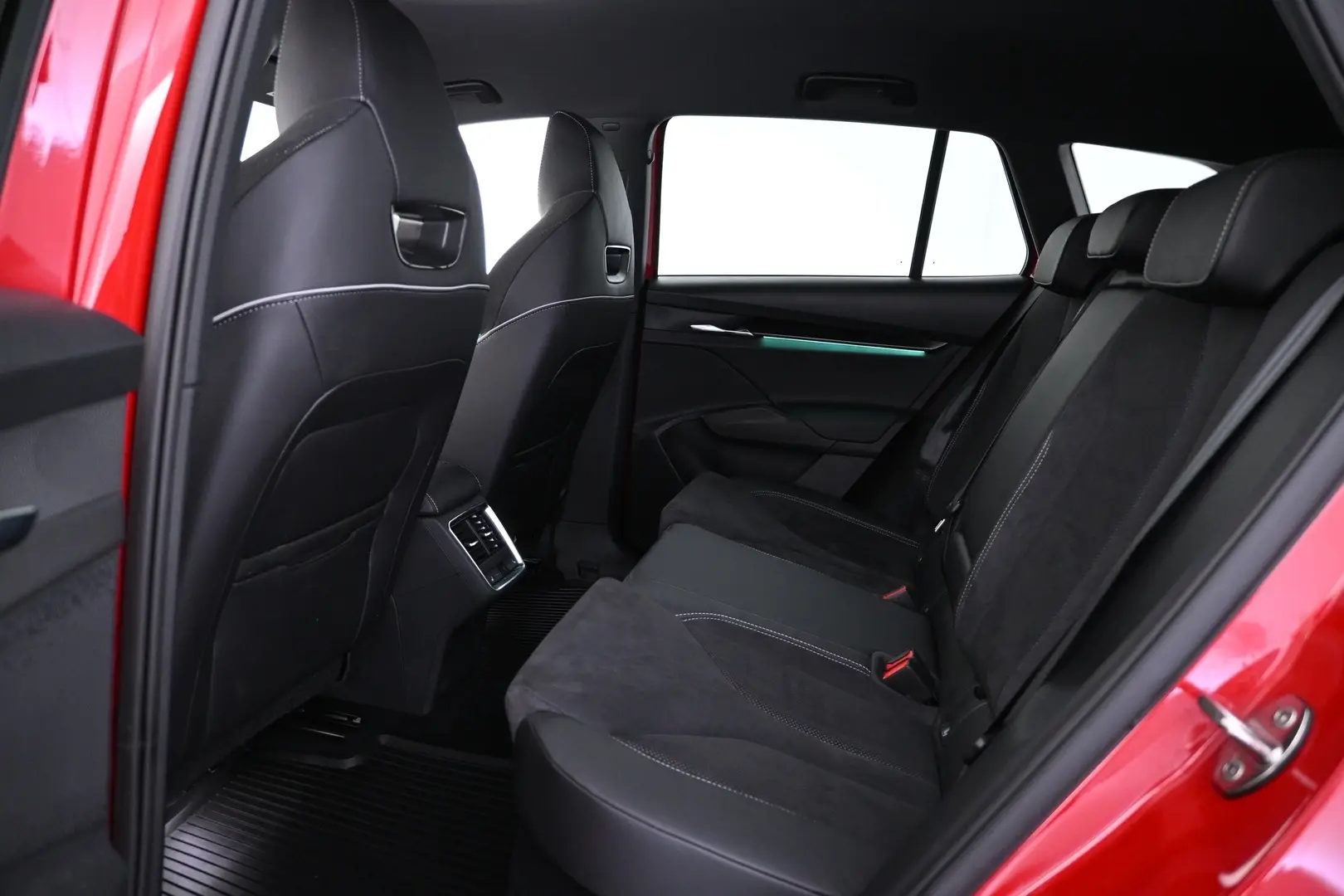 Car Image - 2qfBWiQ6hSw28B8N3VtJTc