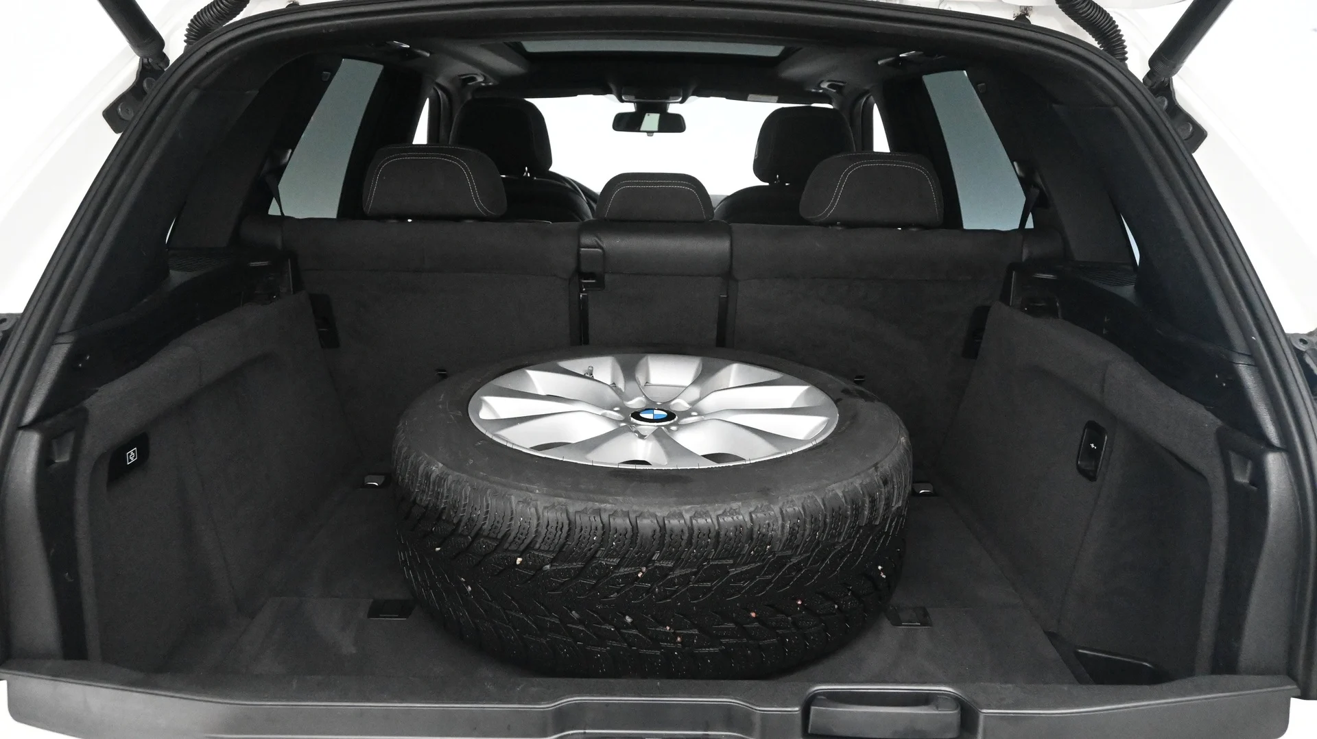 Car Image - 5b0qaLub7pwVMZwWwijONg