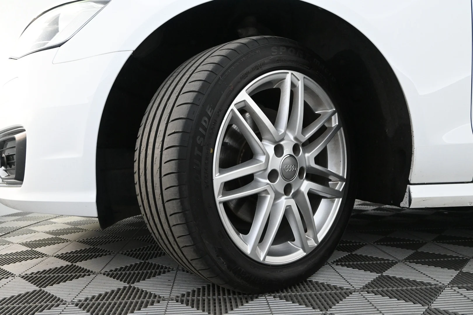Car Image - 7HnoZ6TKXAkMNlgcGKKLt1