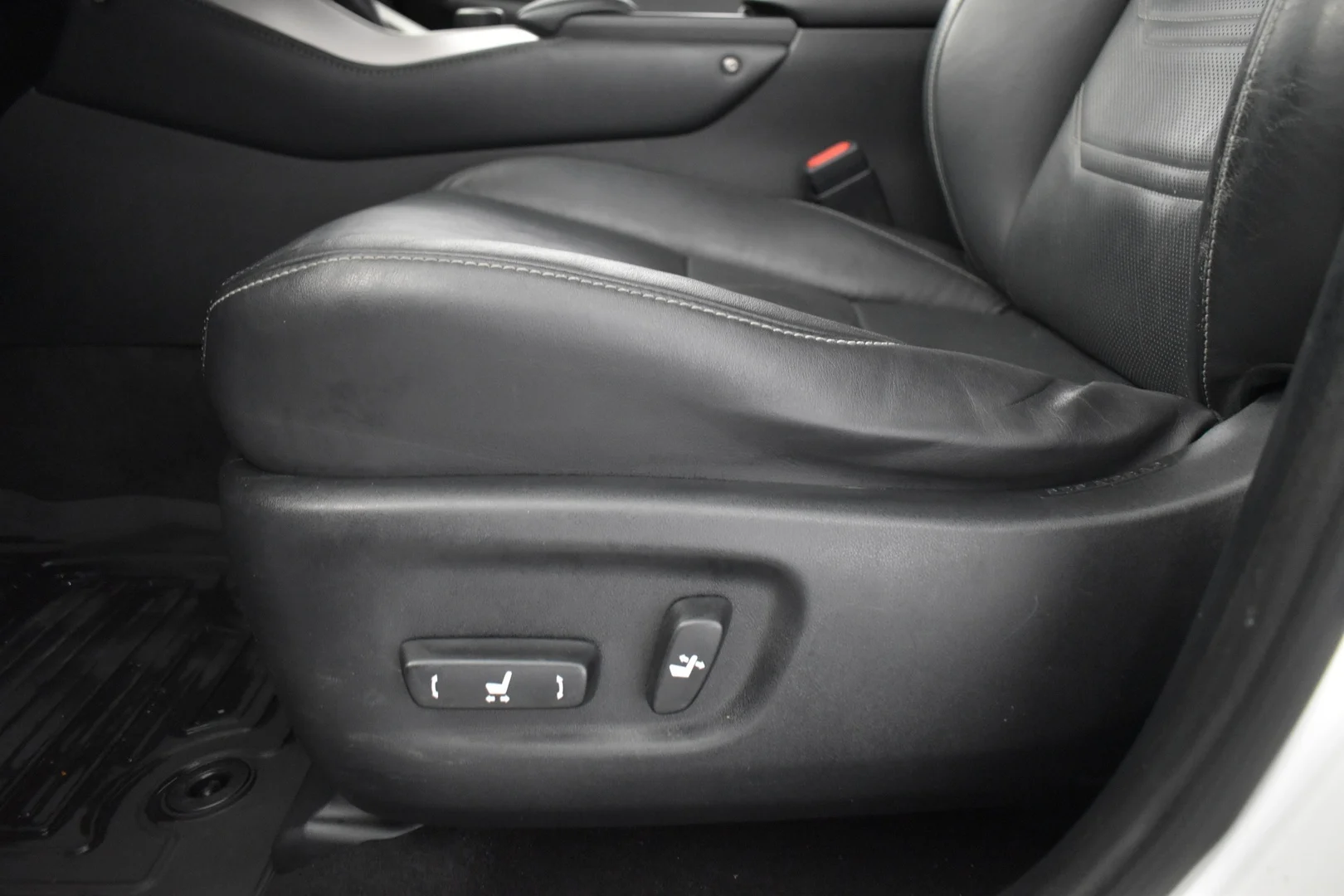 Car Image - 5LDkW0HM9KqIzTEA0MJ4PZ