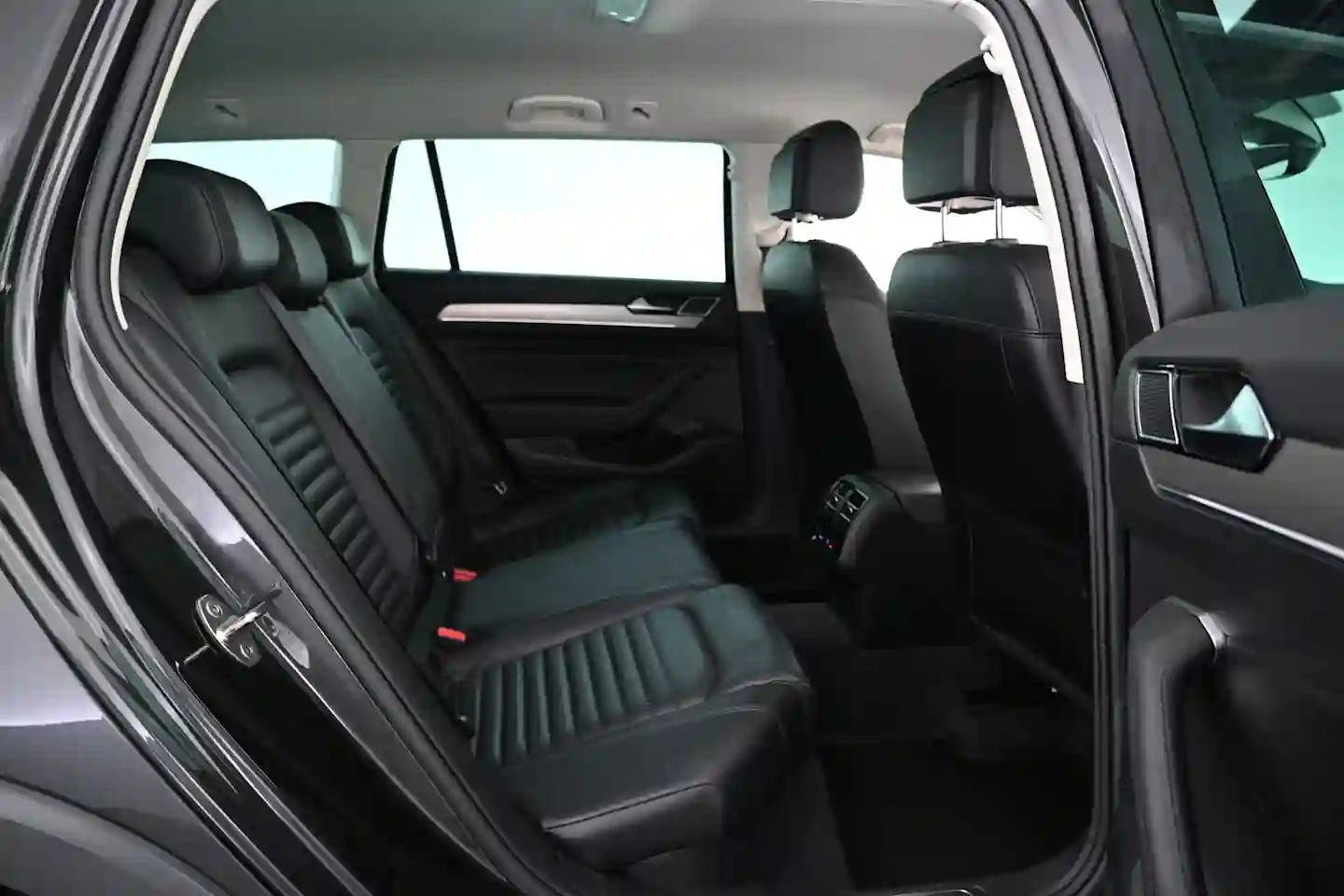 Car Image - 1FBi9mCdycl7sjD6C6FxyT