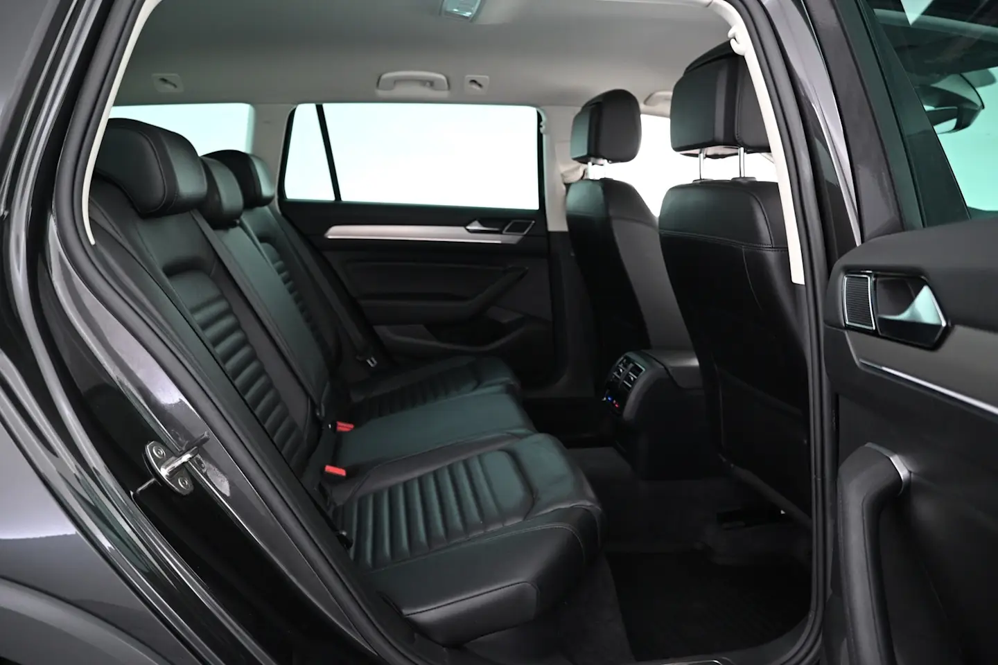 Car Image - 1FBi9mCdycl7sjD6C6FxyT