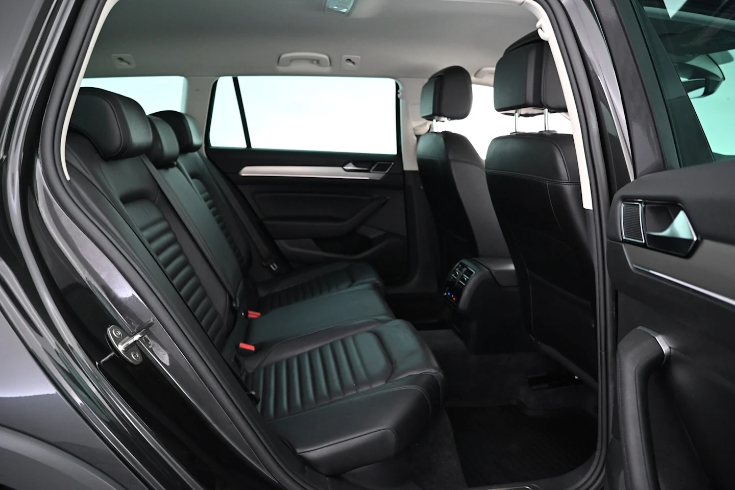 Car Image - 1FBi9mCdycl7sjD6C6FxyT