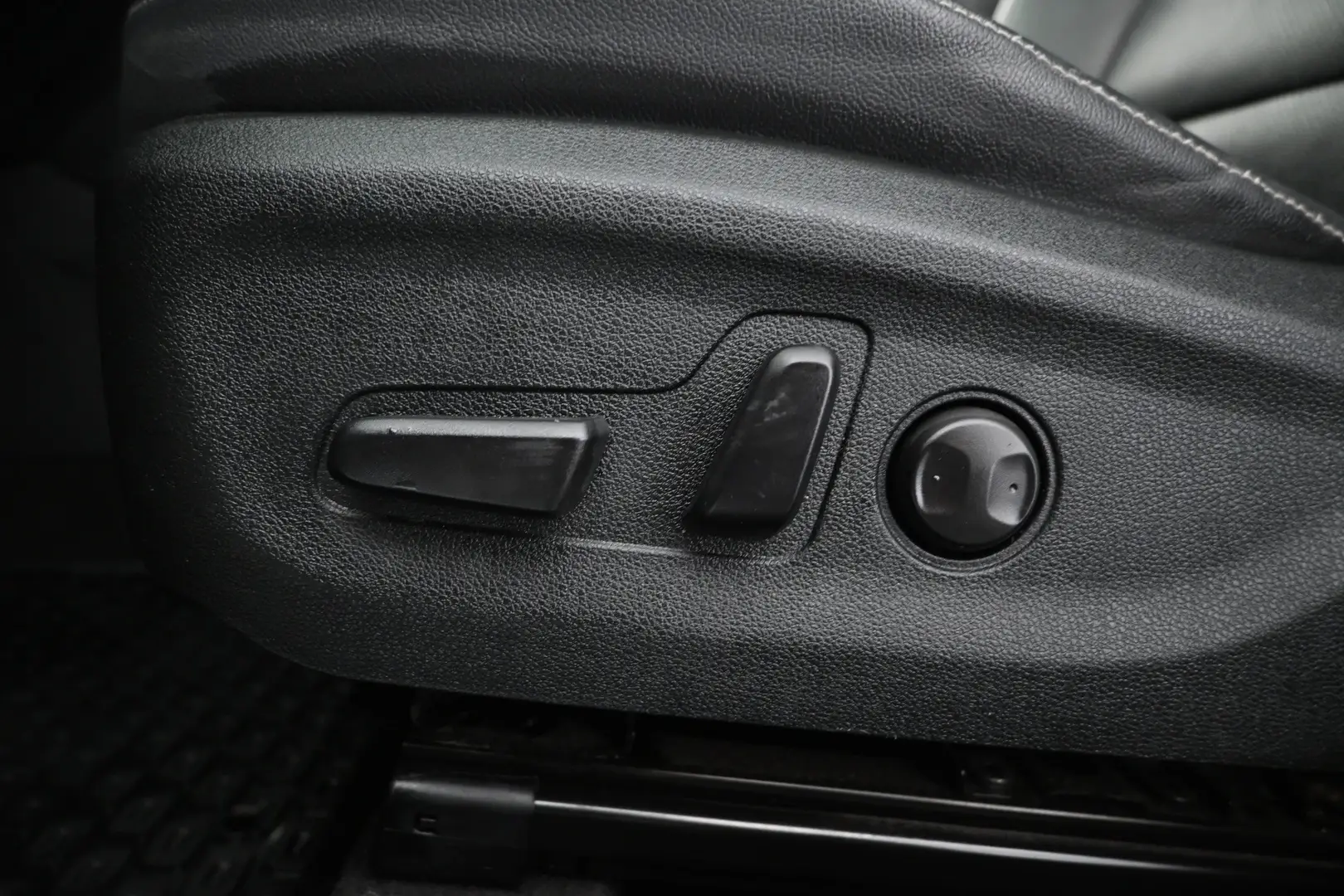 Car Image - 4xc4gDaNq6b3kqjcHMx2Ii