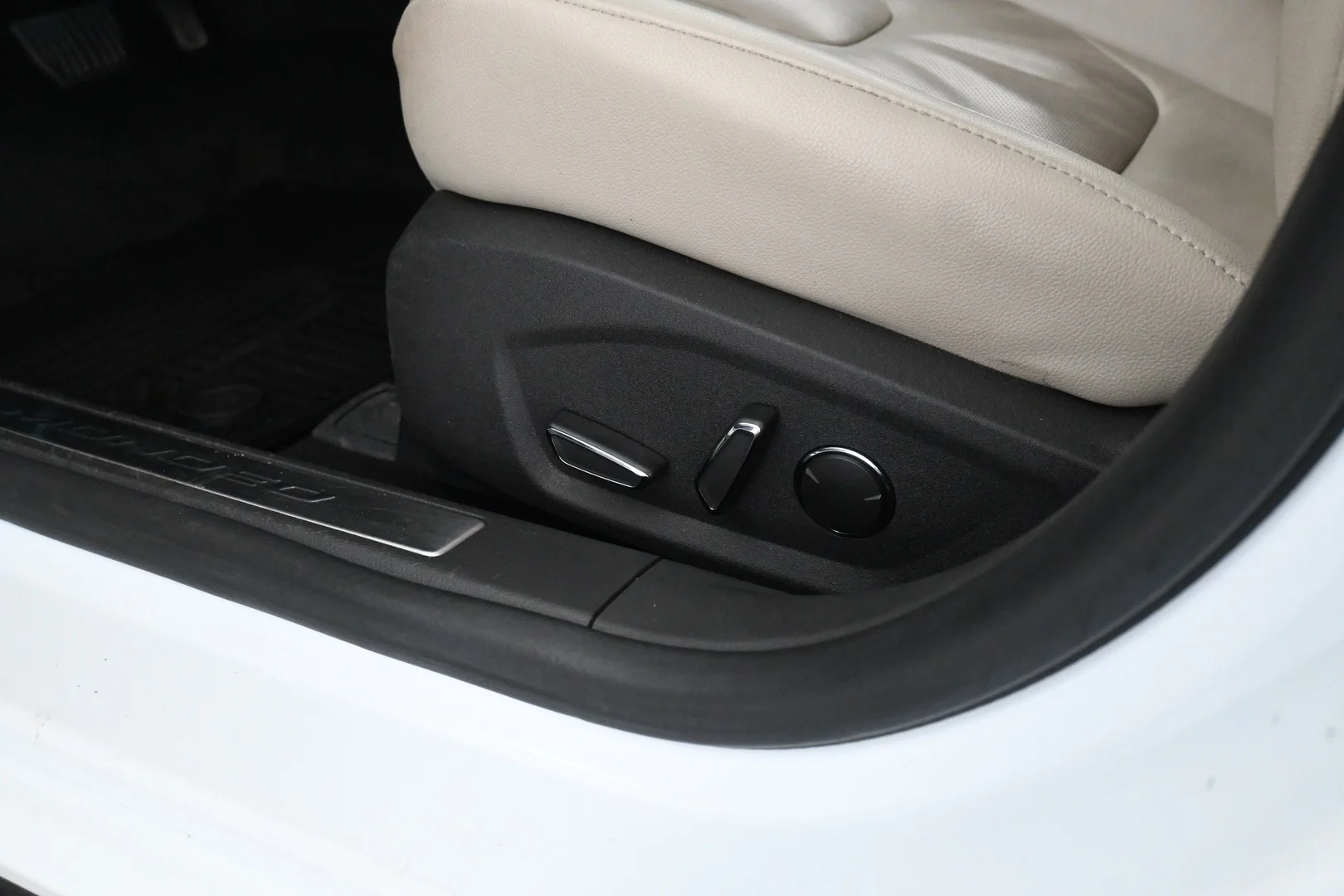 Car Image - bT3wZ27TtceL7gD34Y1rc