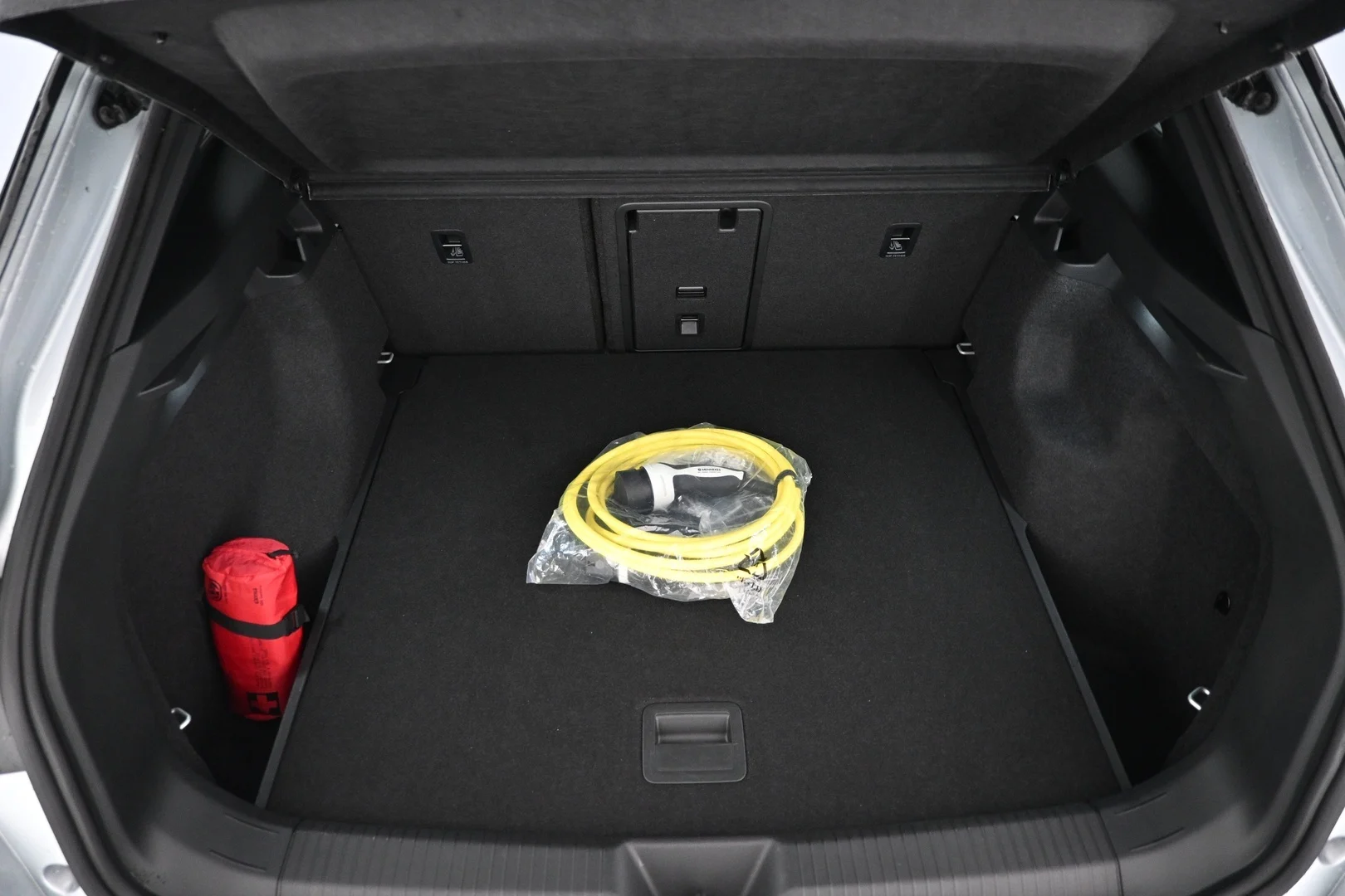 Car Image - QWDZYy56DzqE0Bb83LkPV