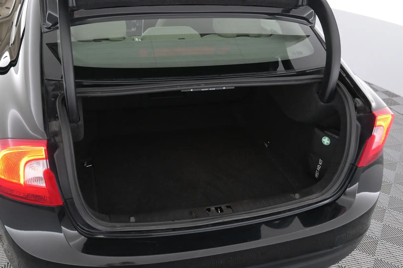 Car Image - 7gdoDuqGRWMU4jFxGaJ6KN