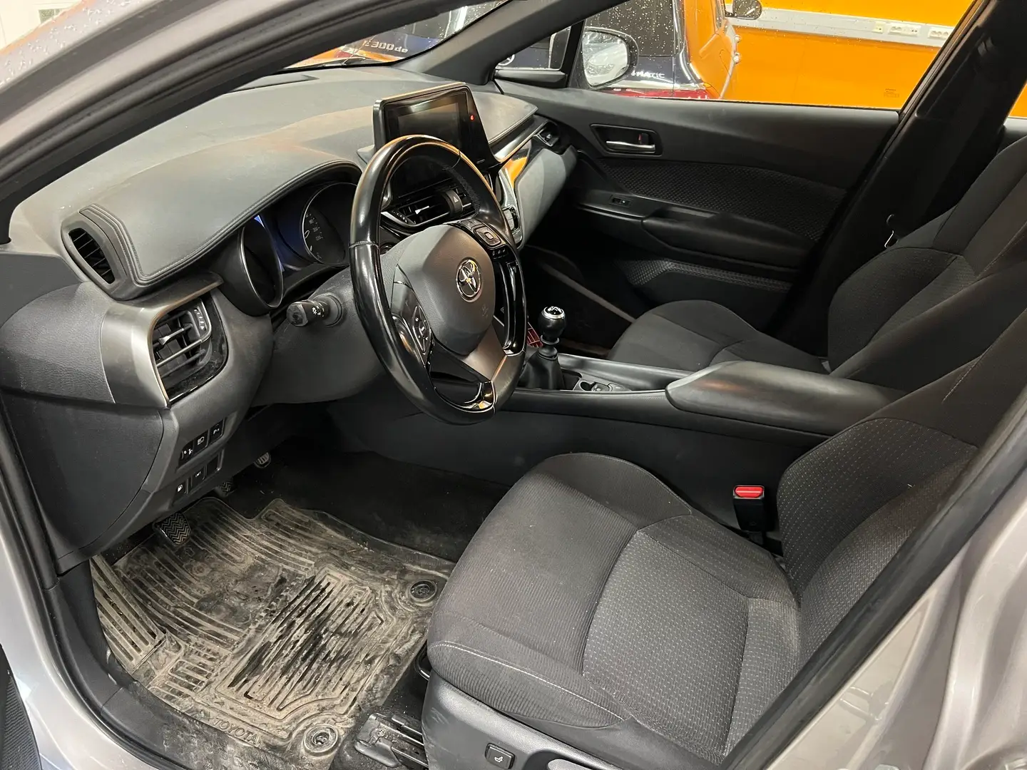 Car Image - 7bPS8hvpXz4S9Gy8nIVcFI