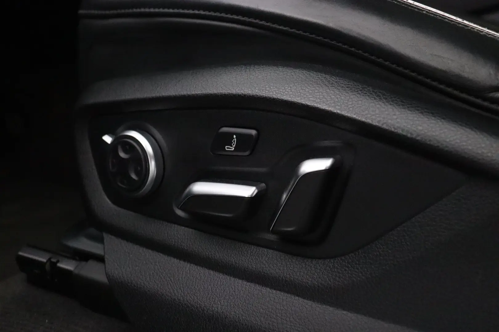 Car Image - 3EyzQnf7t201rDR68M1k35