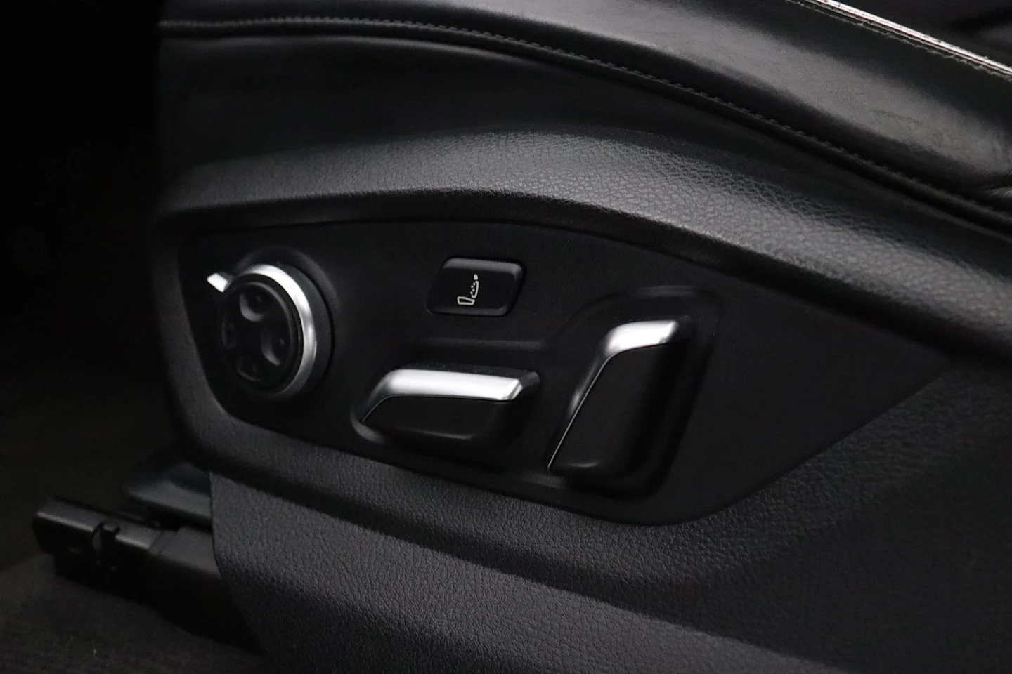Car Image - 3EyzQnf7t201rDR68M1k35