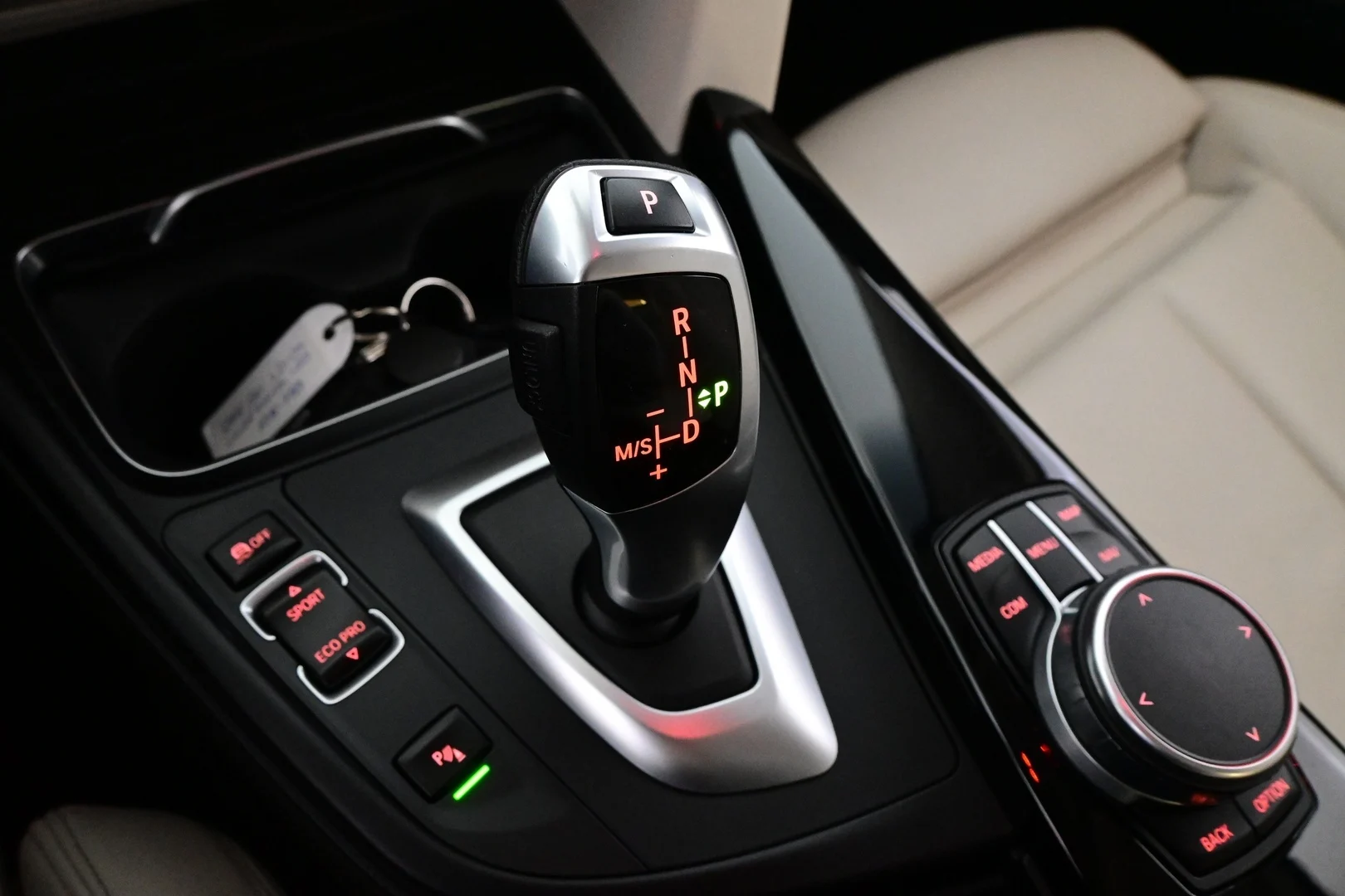 Car Image - 3fEqbRJecv8zDMR6pct7WH