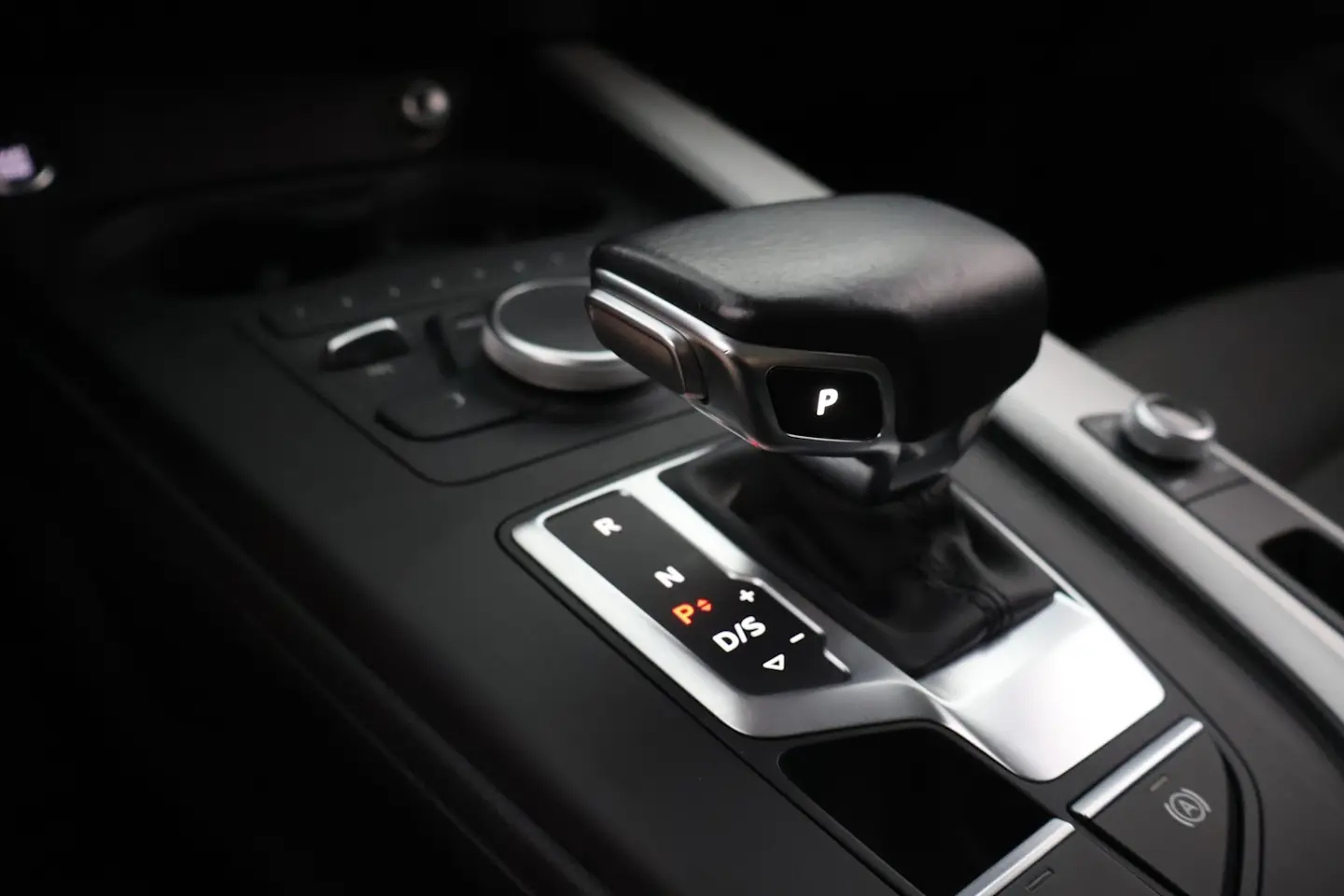 Car Image - AMRO3LDriiJpxgAlJ9ZHt