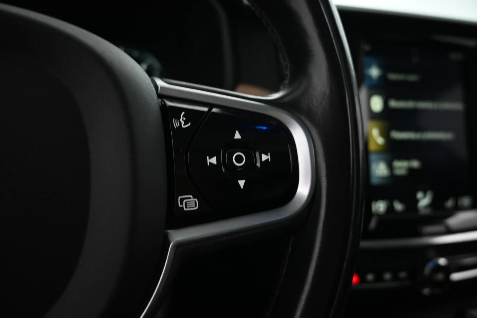 Car Image - aCcdcAkfromRvNpQ3EJvK