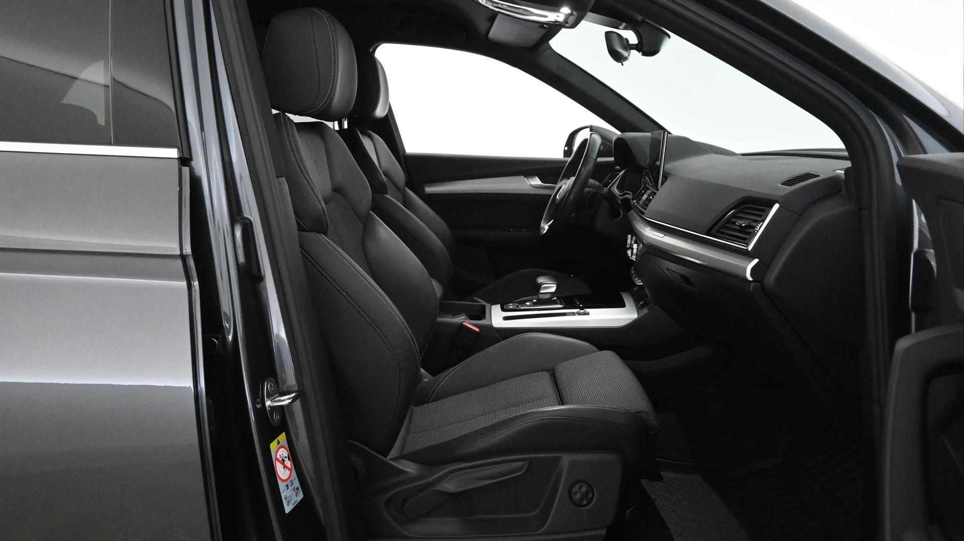 Car Image - 2ay7Wf2lfPORLzRV6svqdR