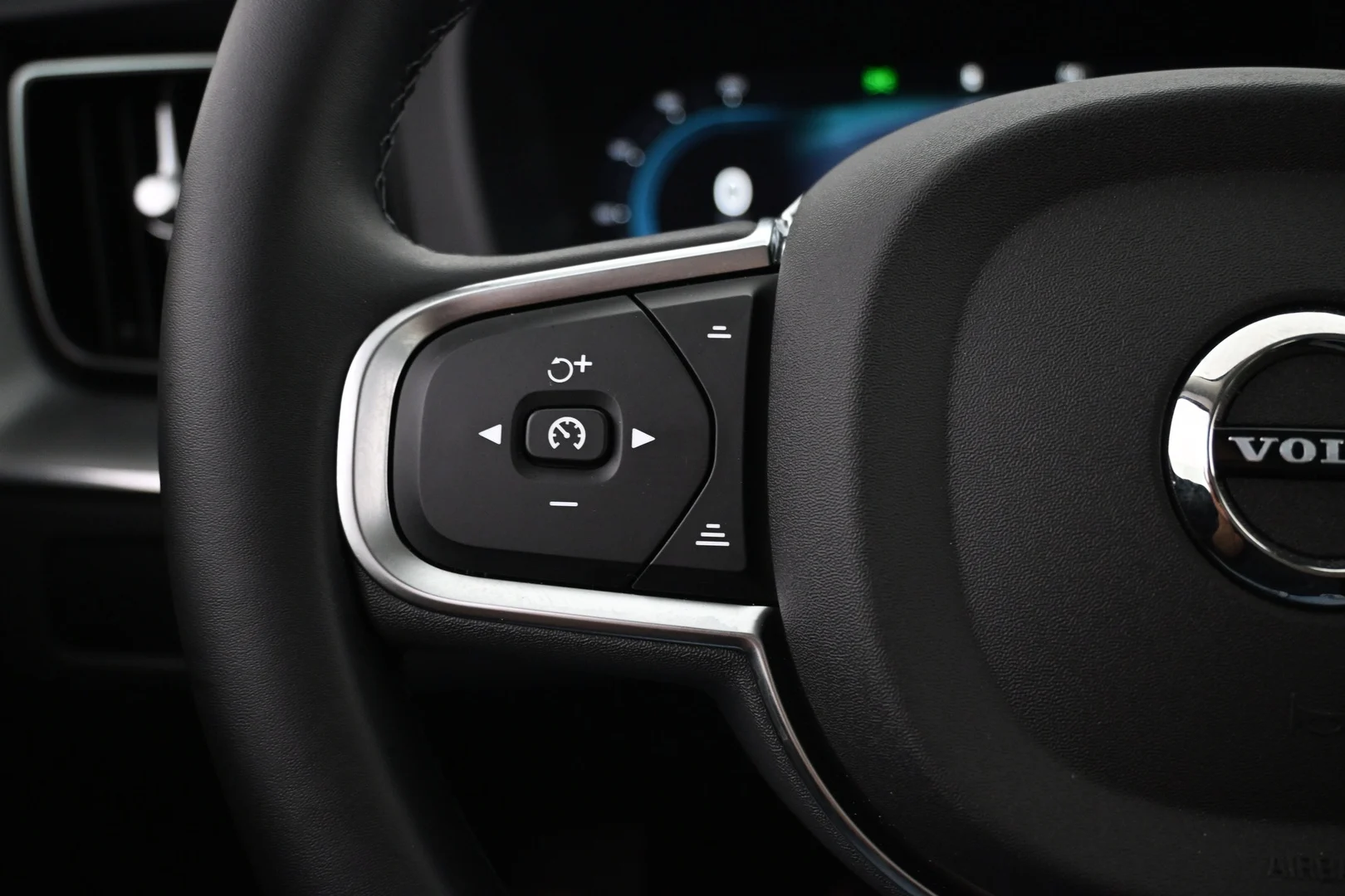 Car Image - 39lphmY5GKgzL99d33mx90