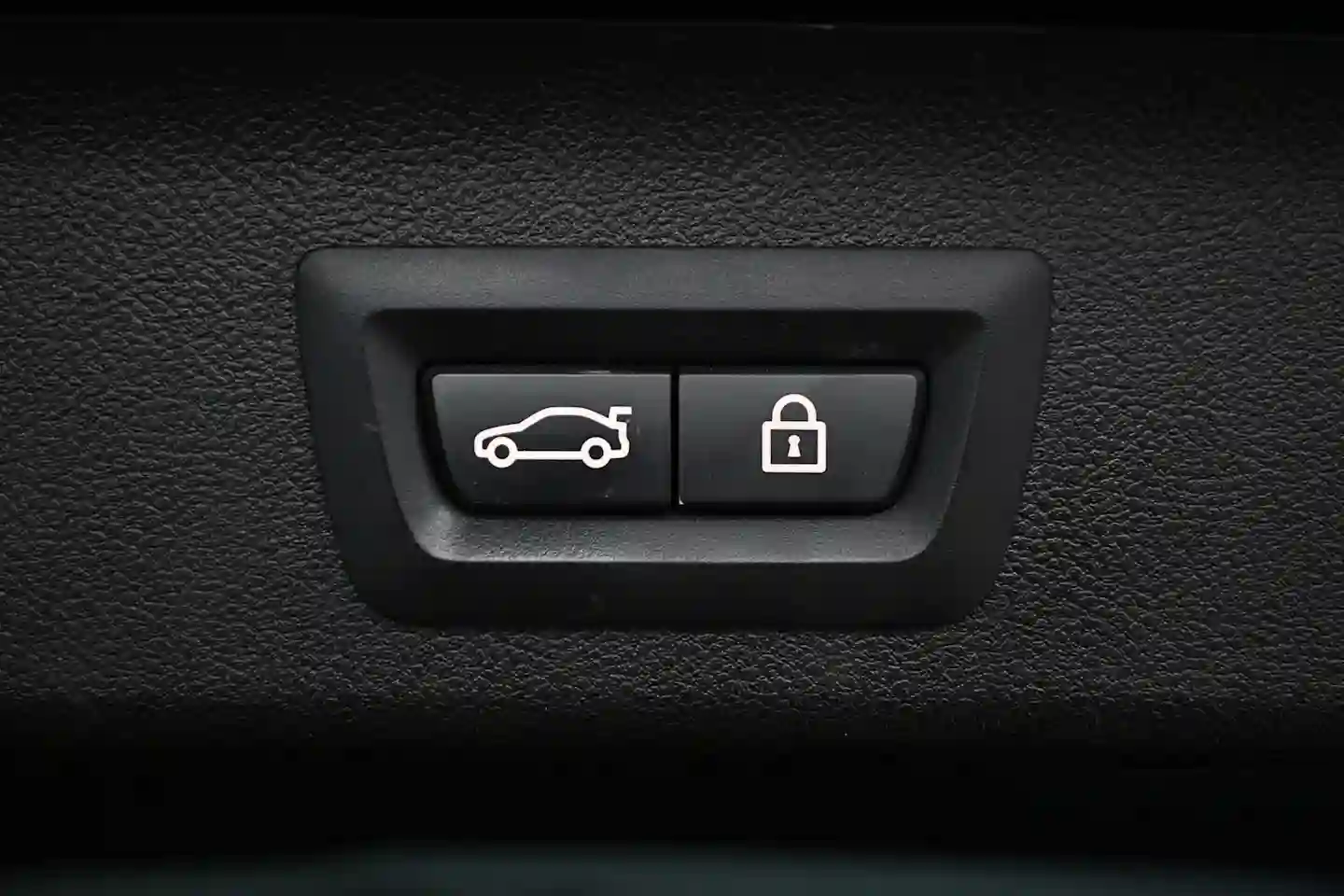 Car Image - 2o1gCc1g2a1InX1EMw4ngK