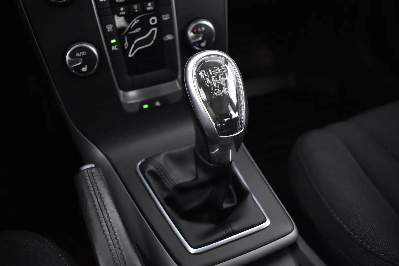 Car Image - 4XdKZnLI9bzWw1k1FE8D3d