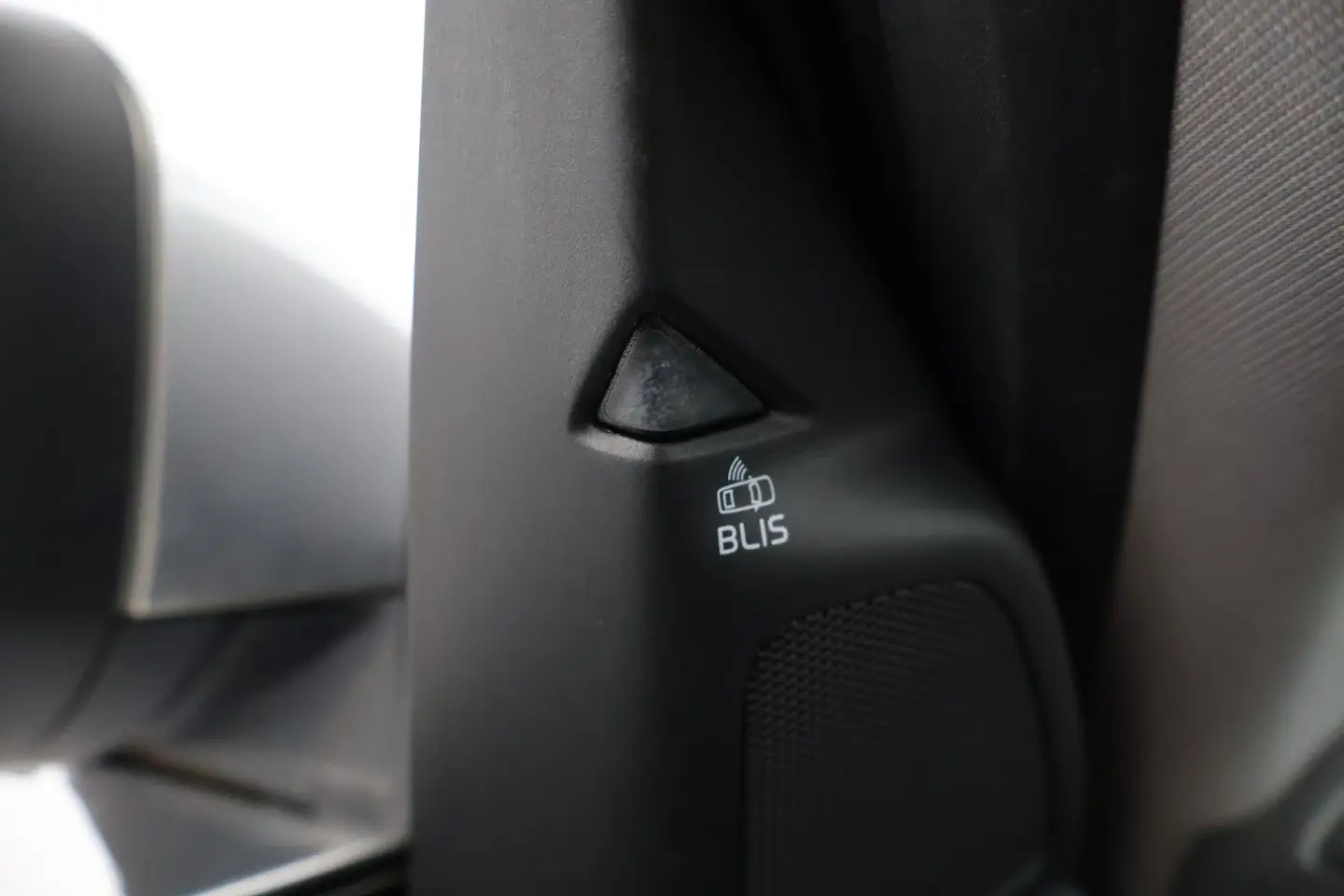Car Image - 75djZFcxJMzBWvWSkKeMEL