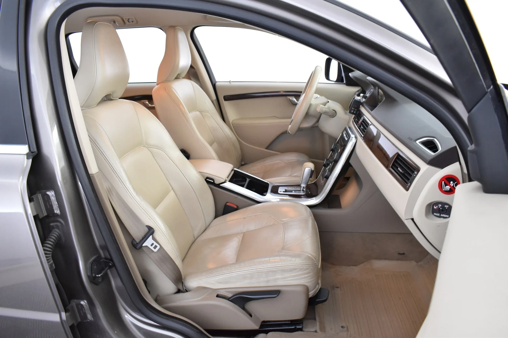 Car Image - 5pNZ59NB3hDmjcU8oR4G0p