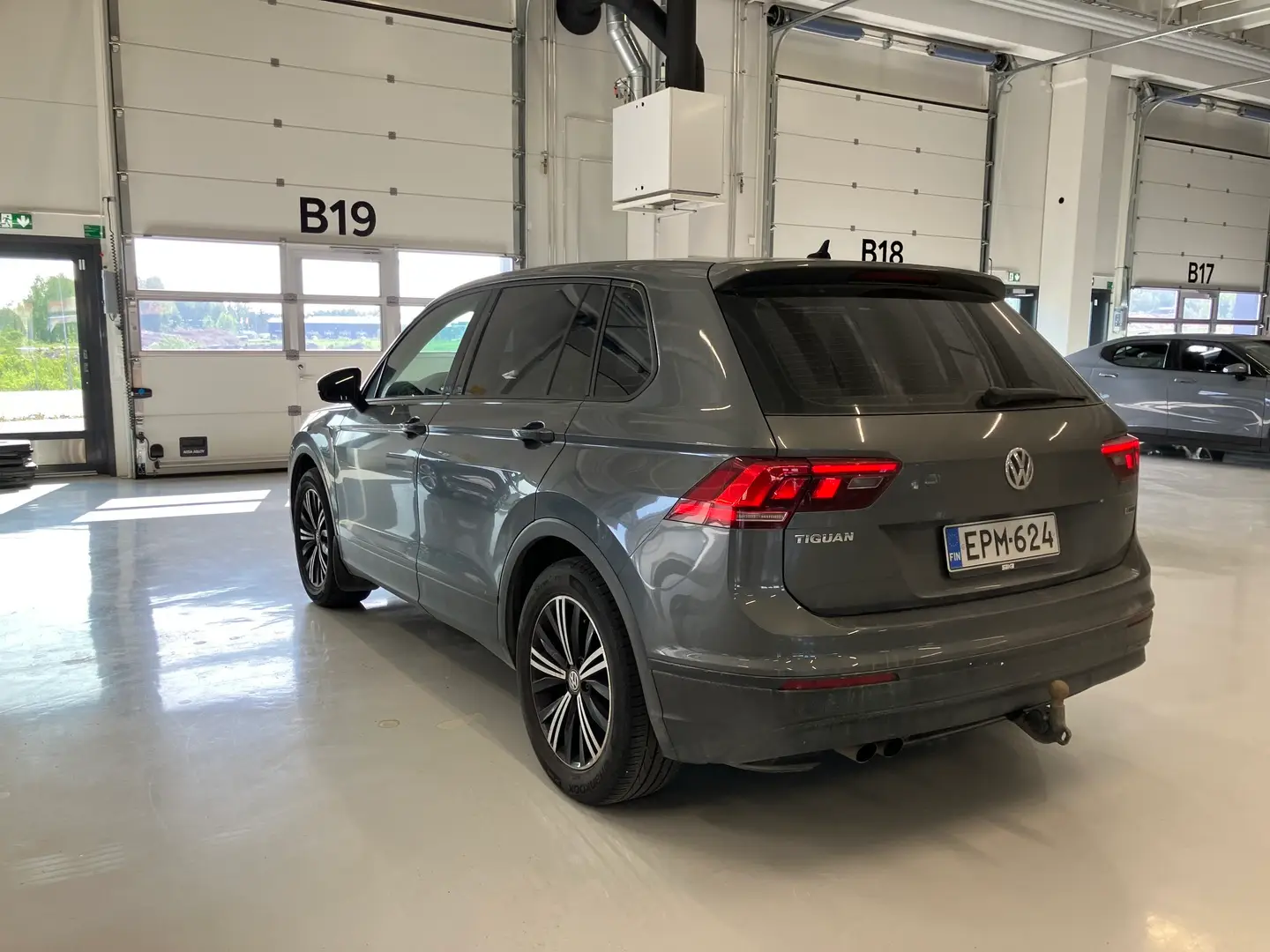 Car Image - UvOWLY2Xi58zpAFv37MbT