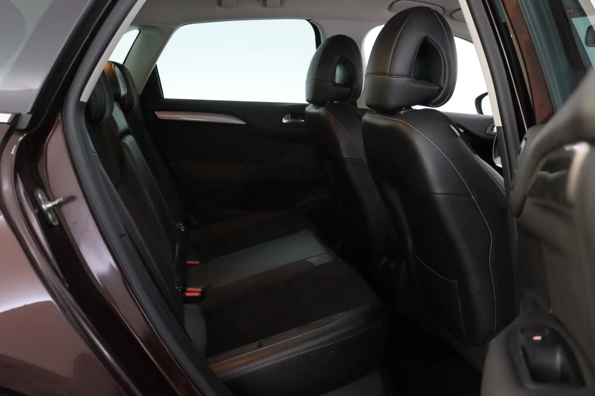 Car Image - 5dUZJCH8dMGuO7ZchzzMSZ