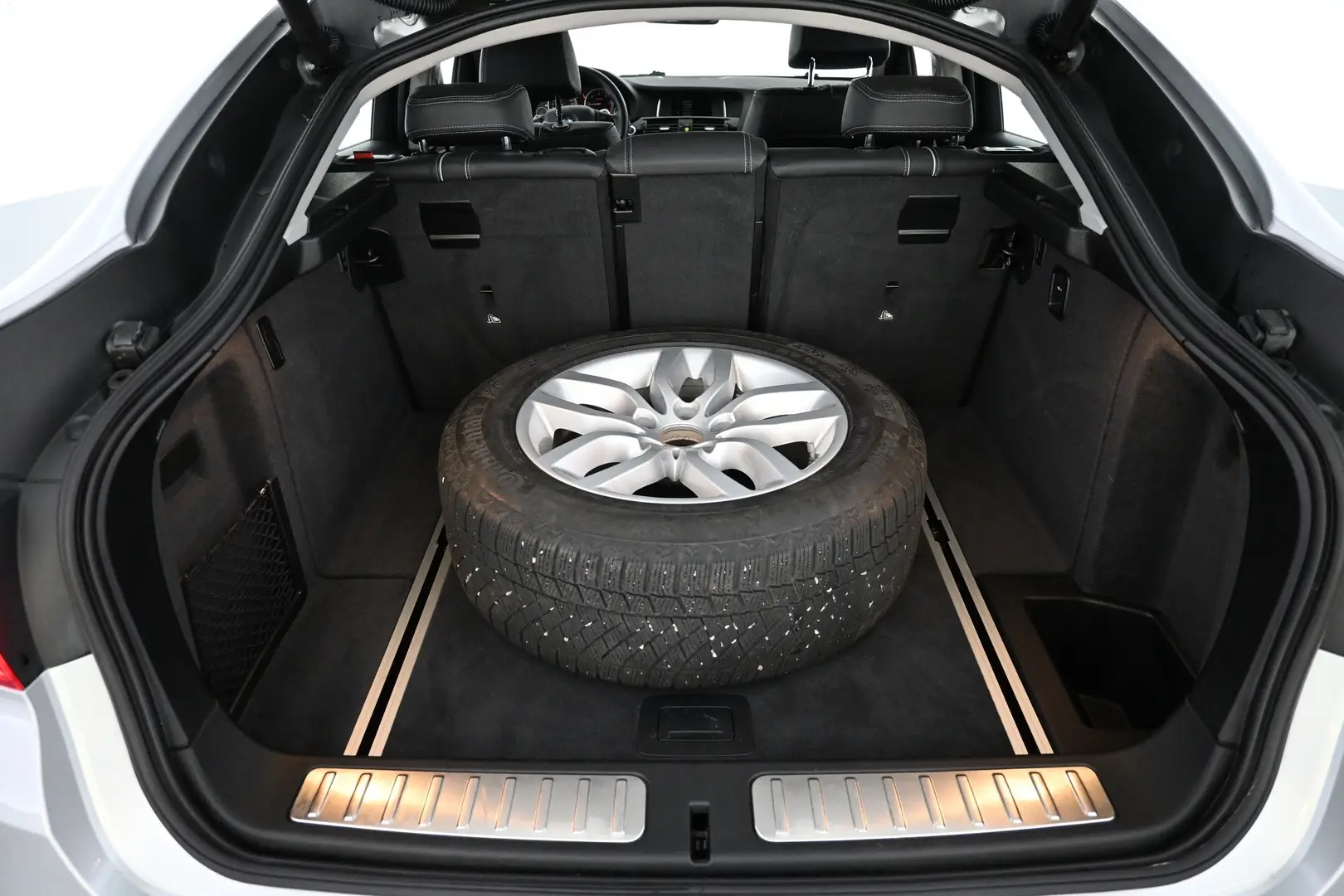 Car Image - 3ahpQxfOFdbhX95Ob9S3PH
