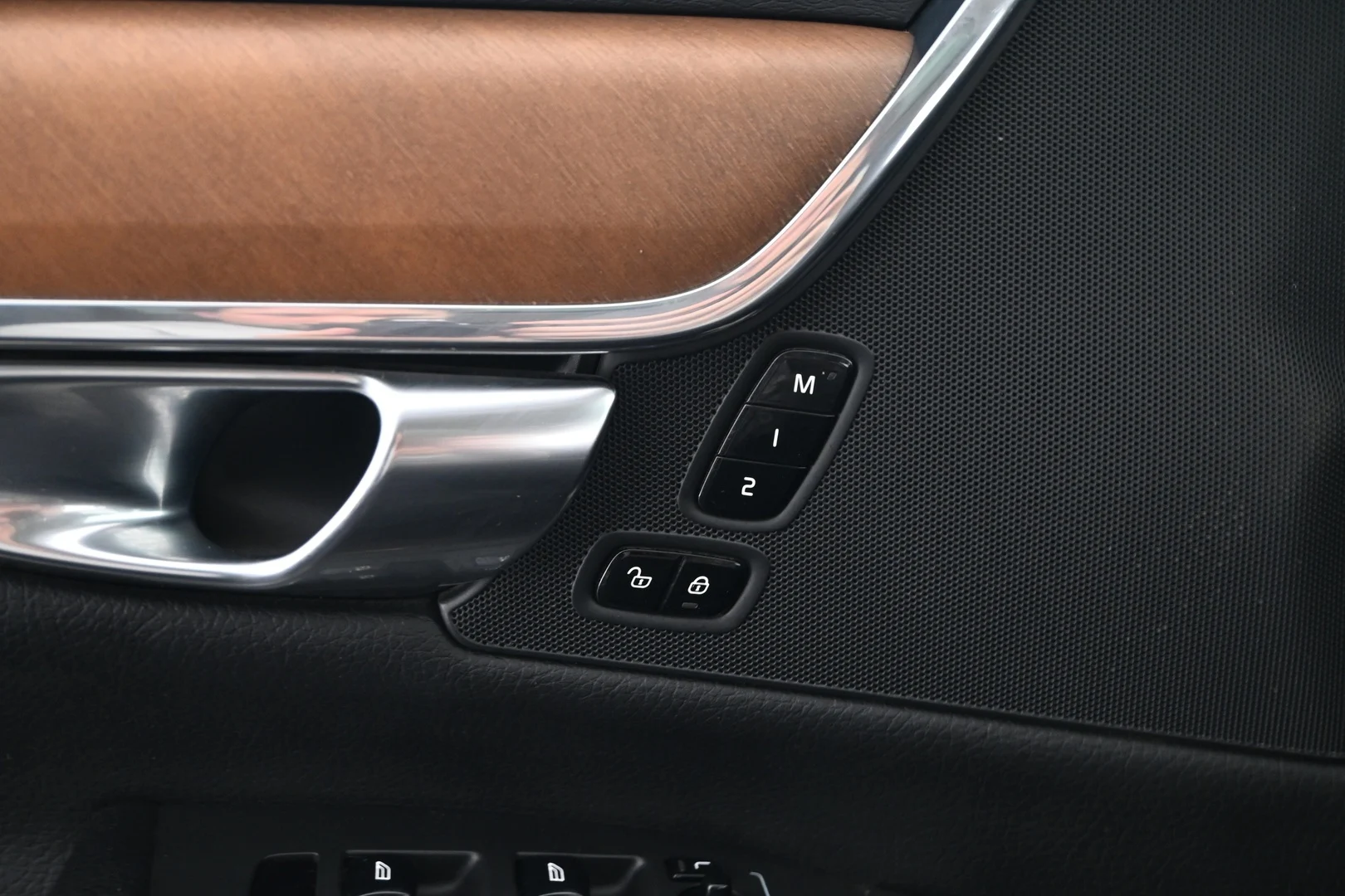 Car Image - aCcdcAkfromRvNpQ3EJvK