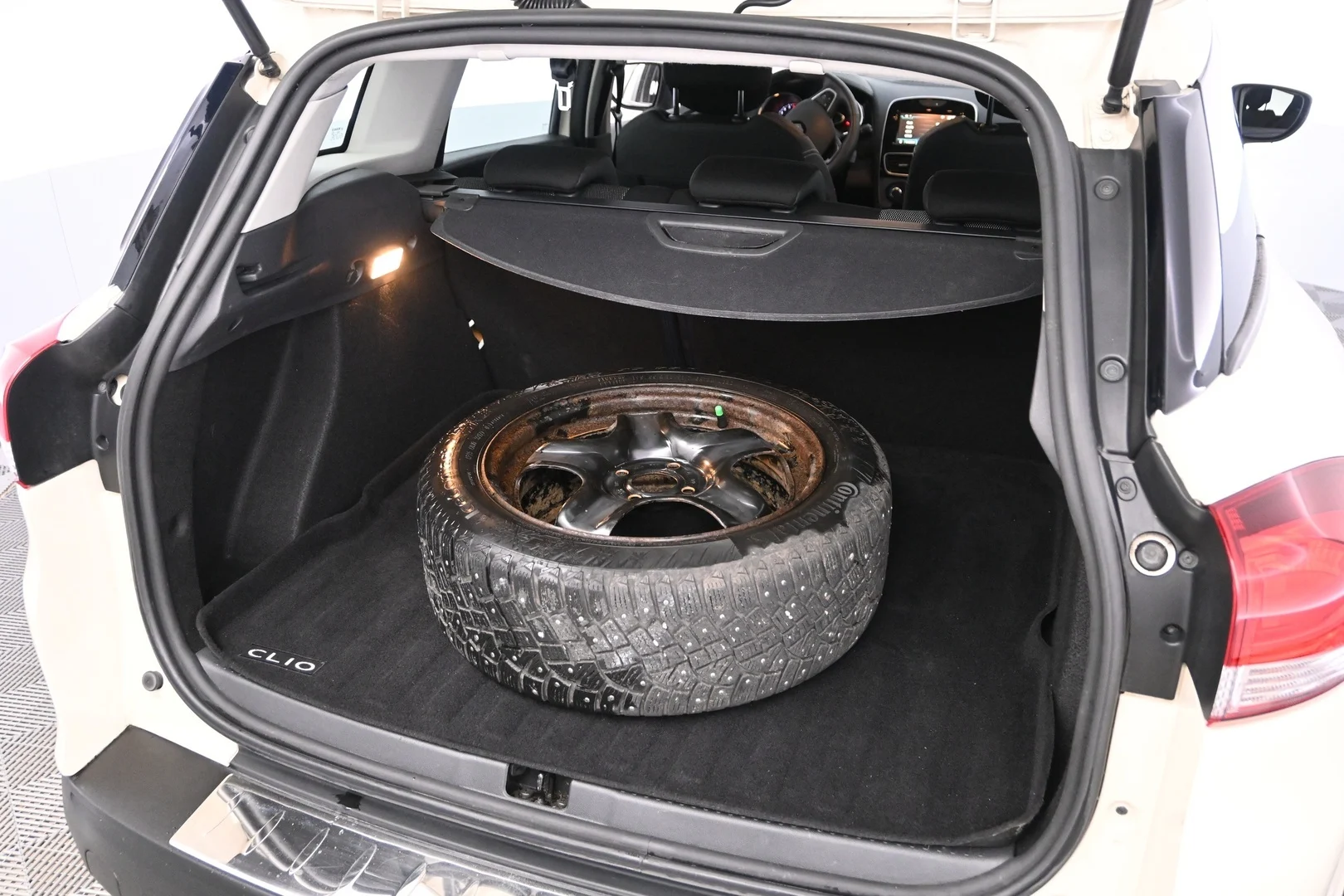 Car Image - 6I7uve8skDUnesyKcv6qs7