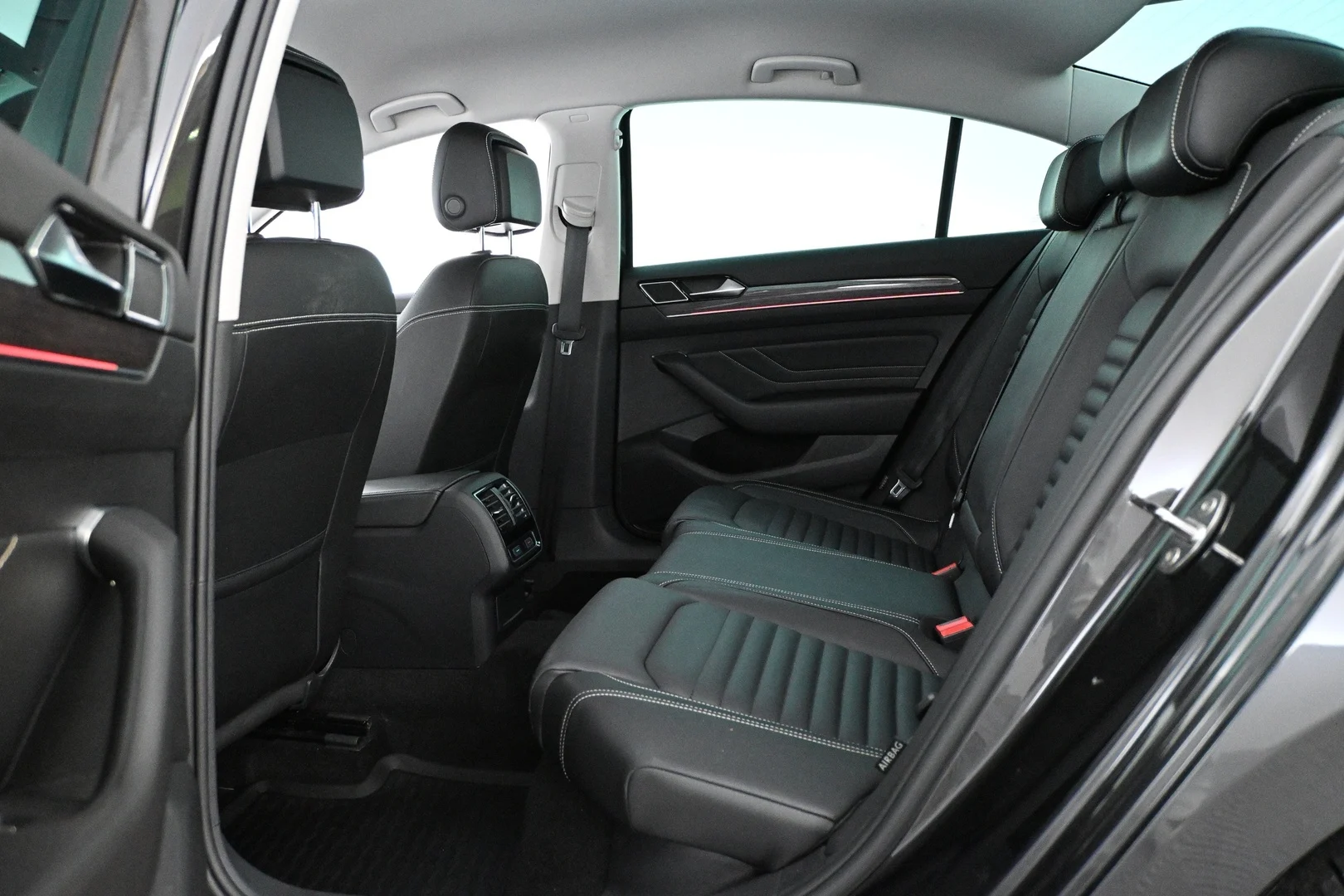 Car Image - 20S2UE41TiDYMDDlW1Pm25