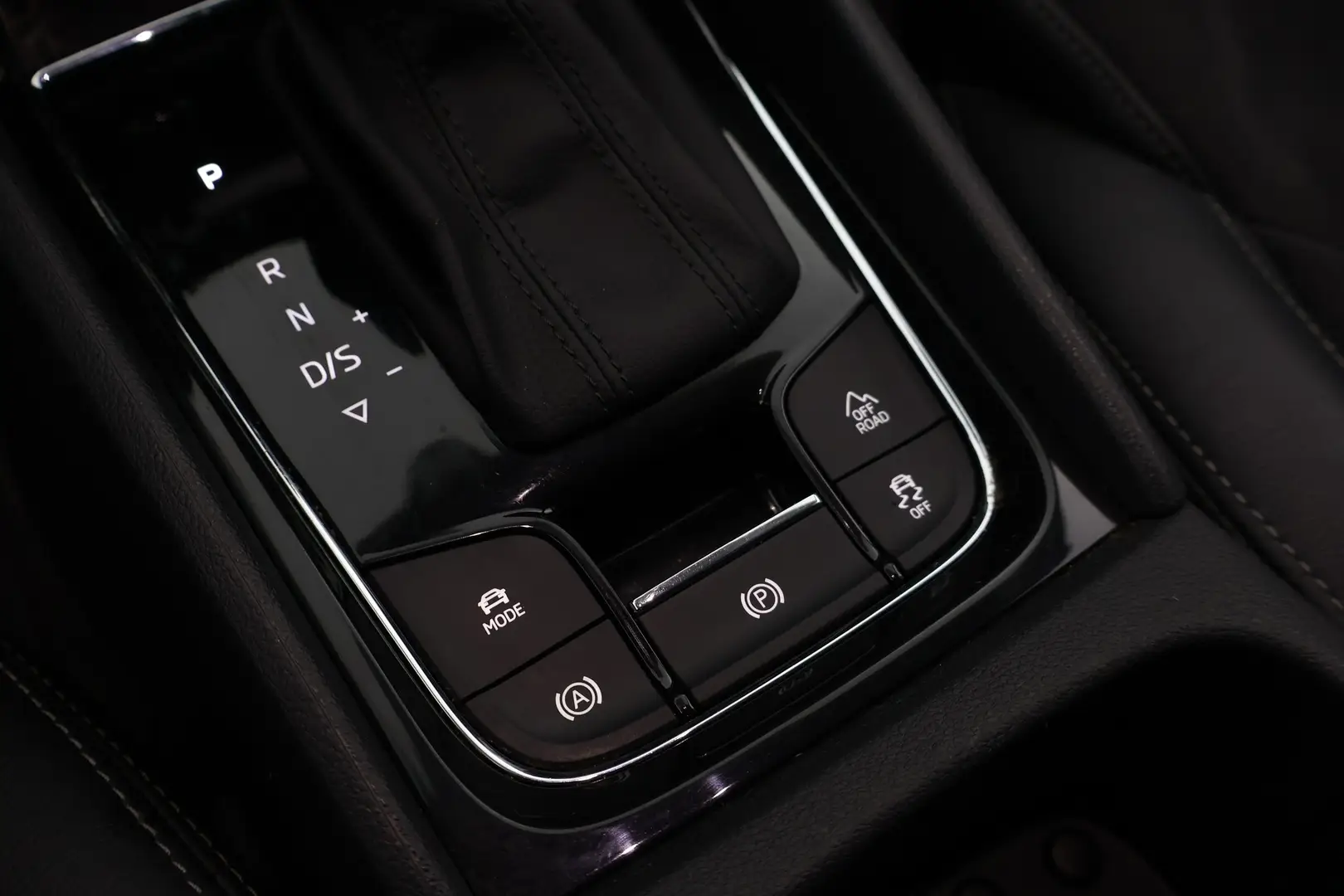 Car Image - 2b6kBY70QkFXrlary0dVQG