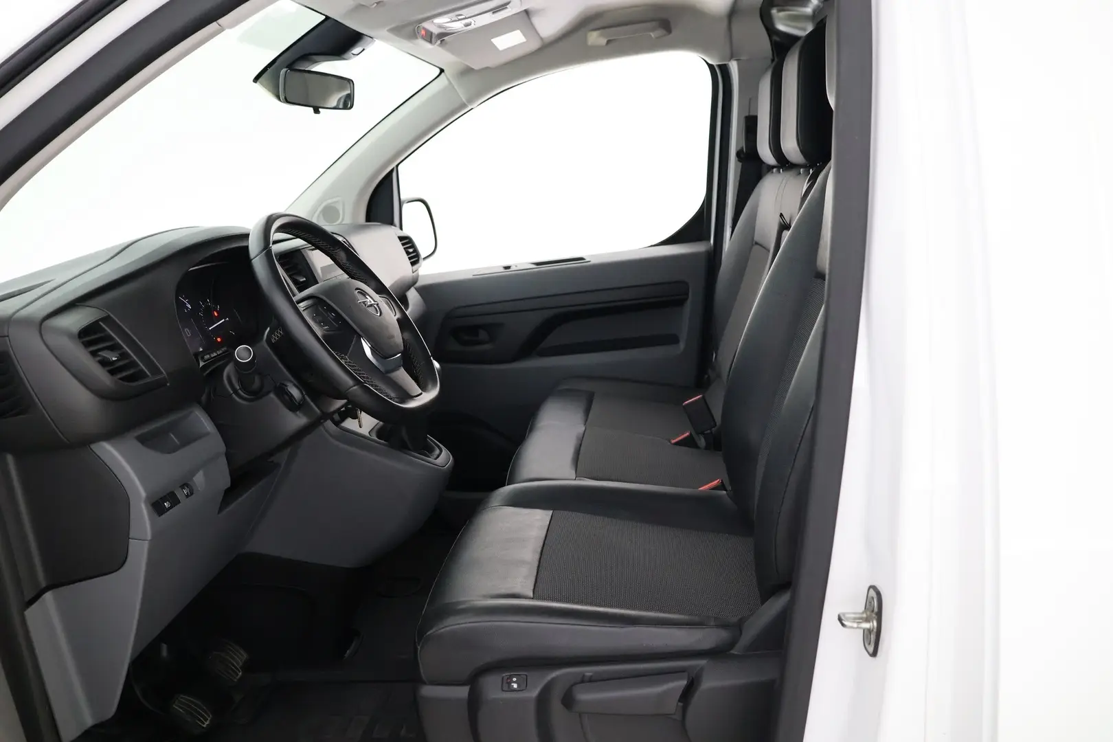 Car Image - 4QSk1RyLHogIOvRoVc9Cz6