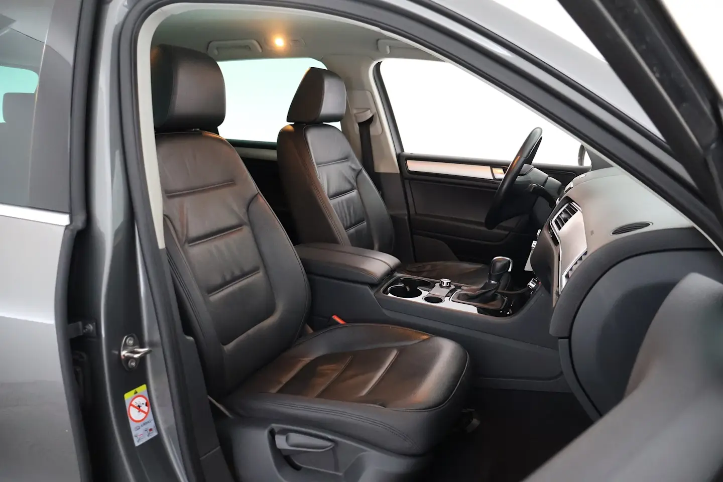 Car Image - 50bQSKPKUdplPkw9hT5JTe