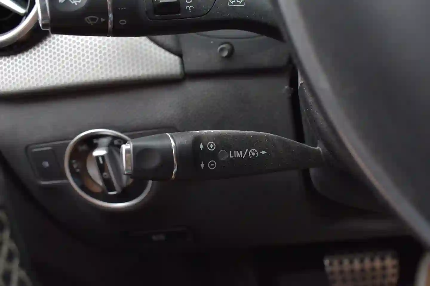 Car Image - 2XCnmGaYiU3Mm8u95nRU7V