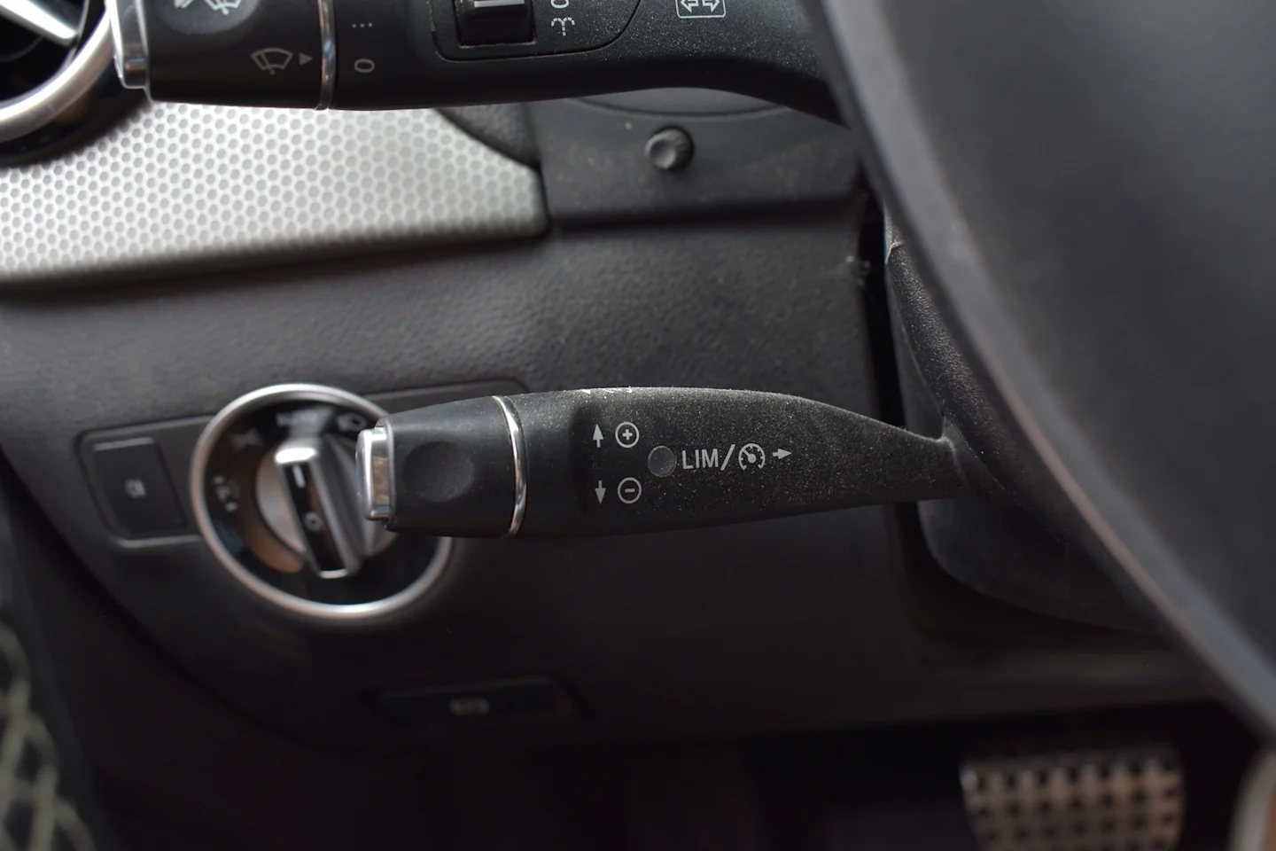 Car Image - 2XCnmGaYiU3Mm8u95nRU7V
