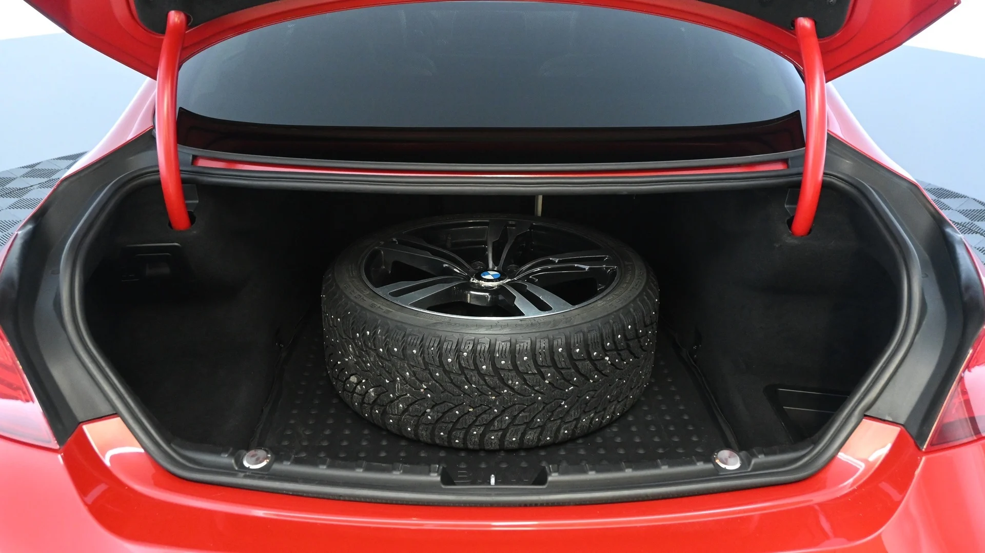 Car Image - 7LdyuK812kDRzoSNNe7OPS