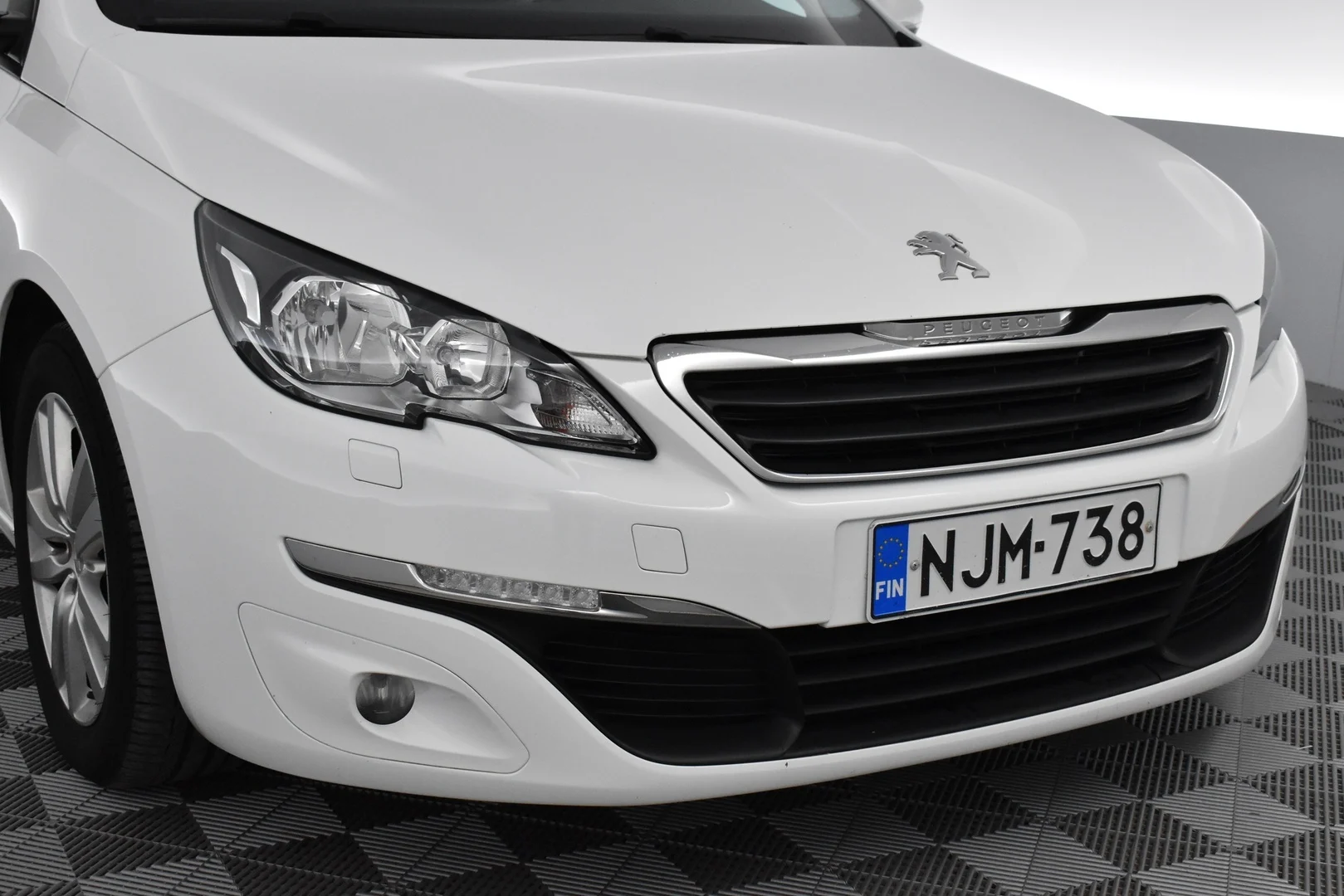Car Image - a5h7ywSxdatalsM82Jl9p