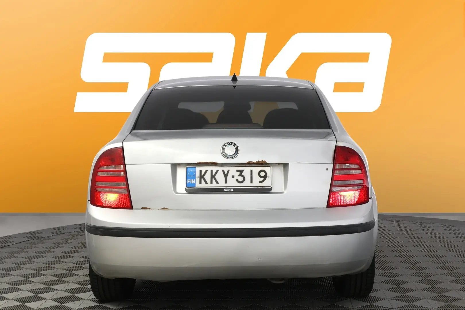 Car Image - 3P8L5yaBw9gZ9ePJKQHSRh