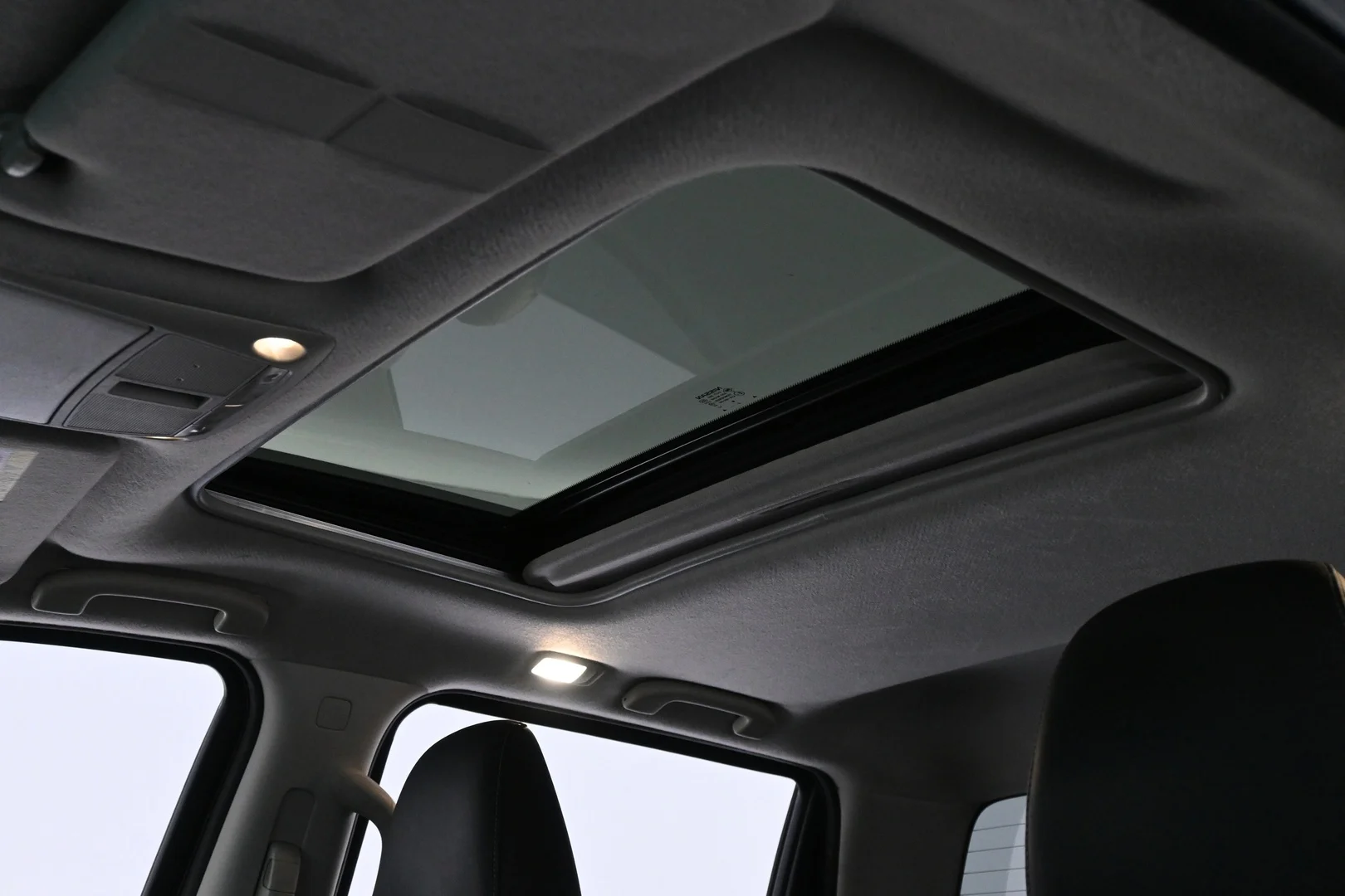 Car Image - Ox5wyL46lNsxcHFbN6mFx