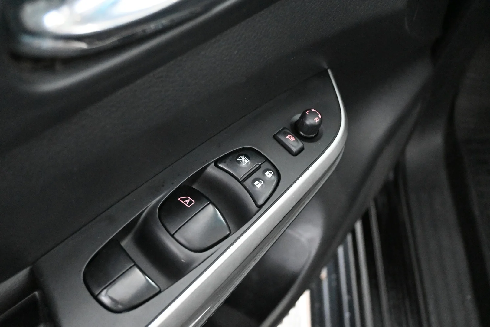 Car Image - Ox5wyL46lNsxcHFbN6mFx
