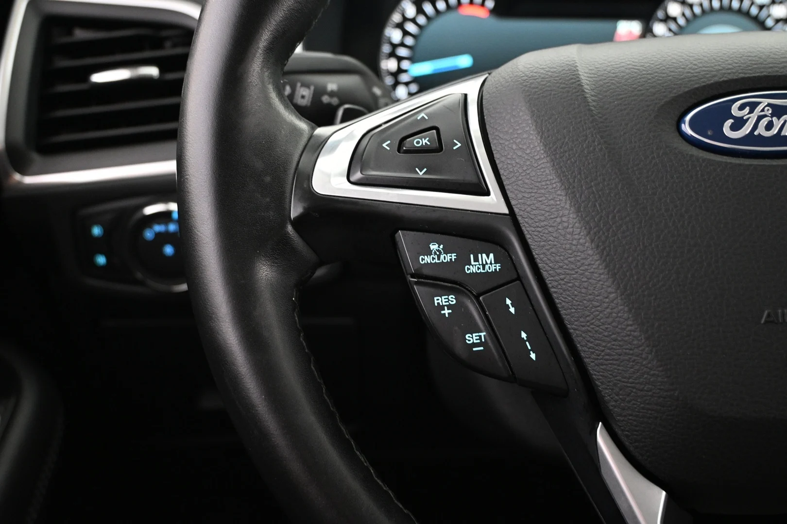 Car Image - 2KXEvzHyrw77APIVRBysUg