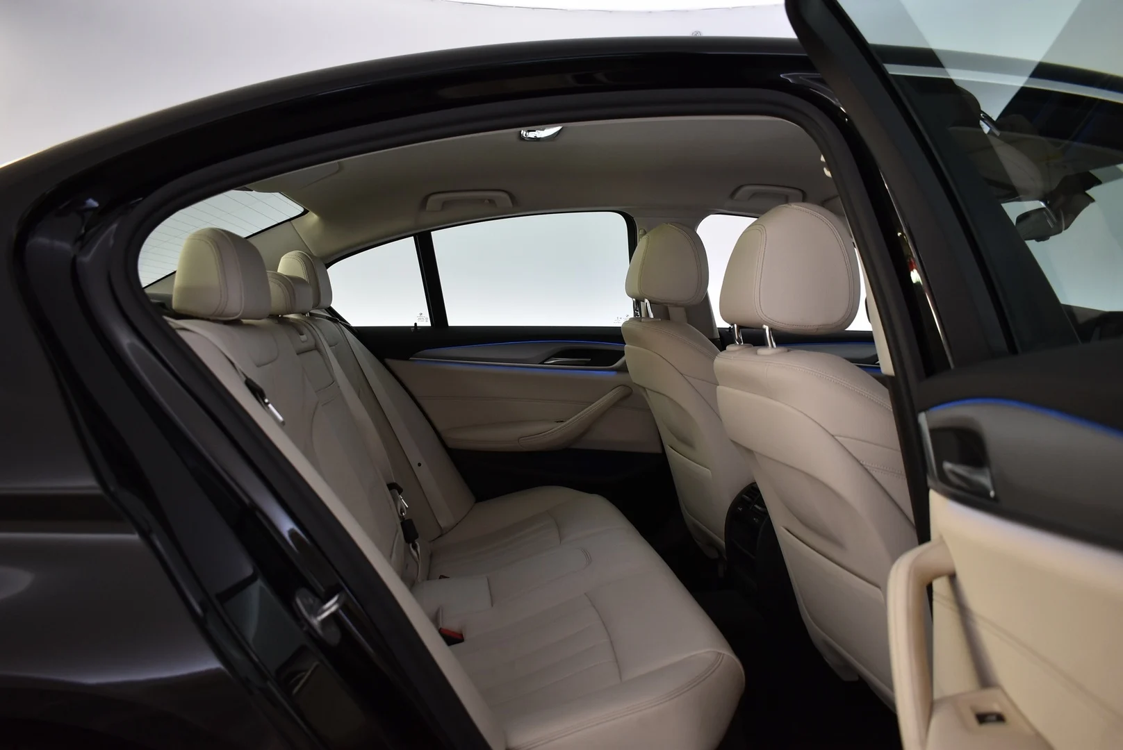 Car Image - 6EUWpFVXraAut0IW34qDzS