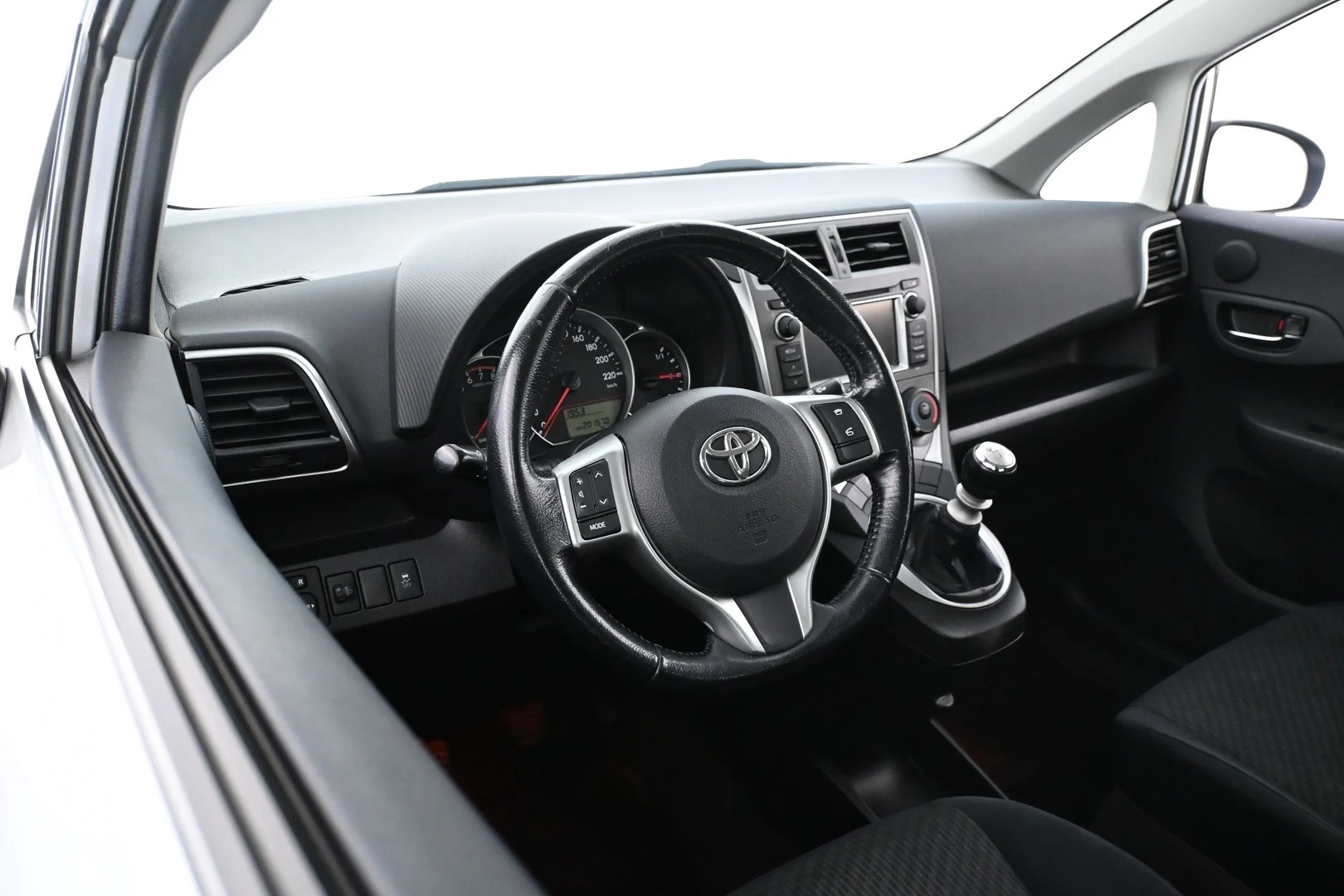 Car Image - 74bZVoHiOFJuo9sM7cgKbL