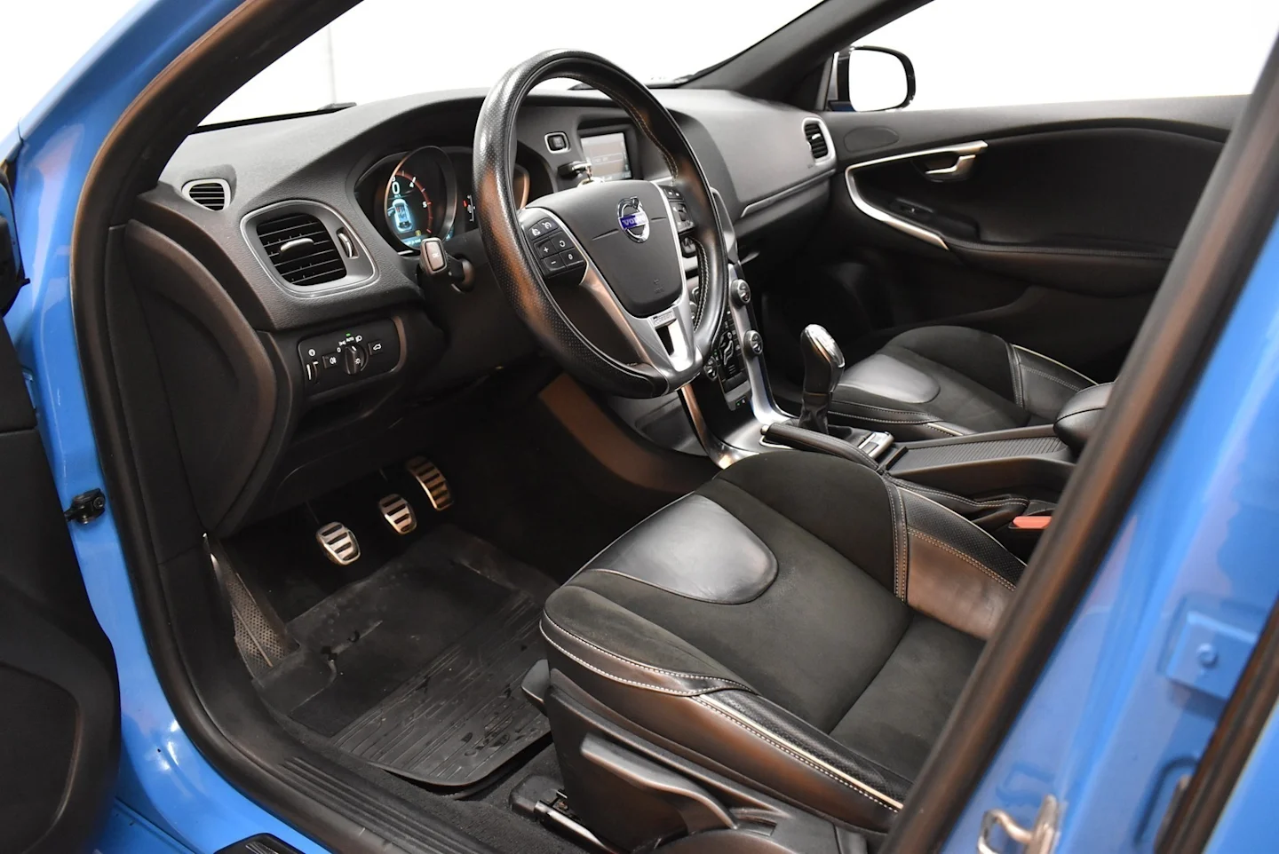 Car Image - cry0XoROoT7OsgQas8mGt