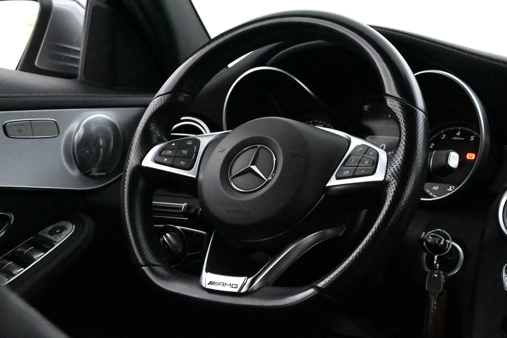 Car Image - 32pkXwHsruwF1wnhBdhBq