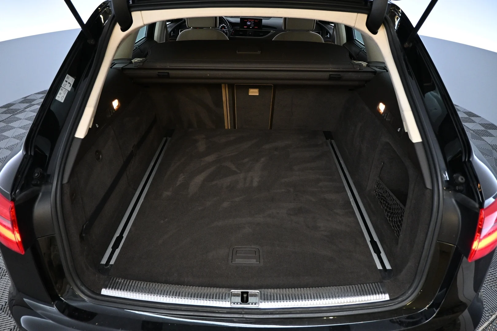 Car Image - 5Xpk6KcLlAqFs4XUJ6RbkH