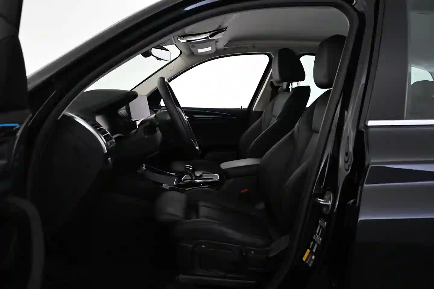 Car Image - 7wr95FDV3XKK4cwHYA16mP
