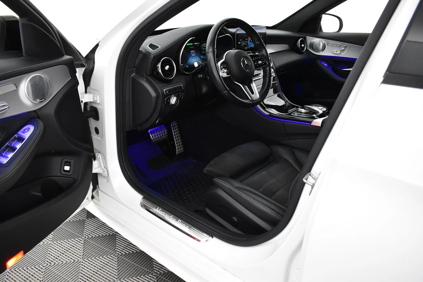Car Image - 2iM5u9MYFdoWwRMPku8lrl
